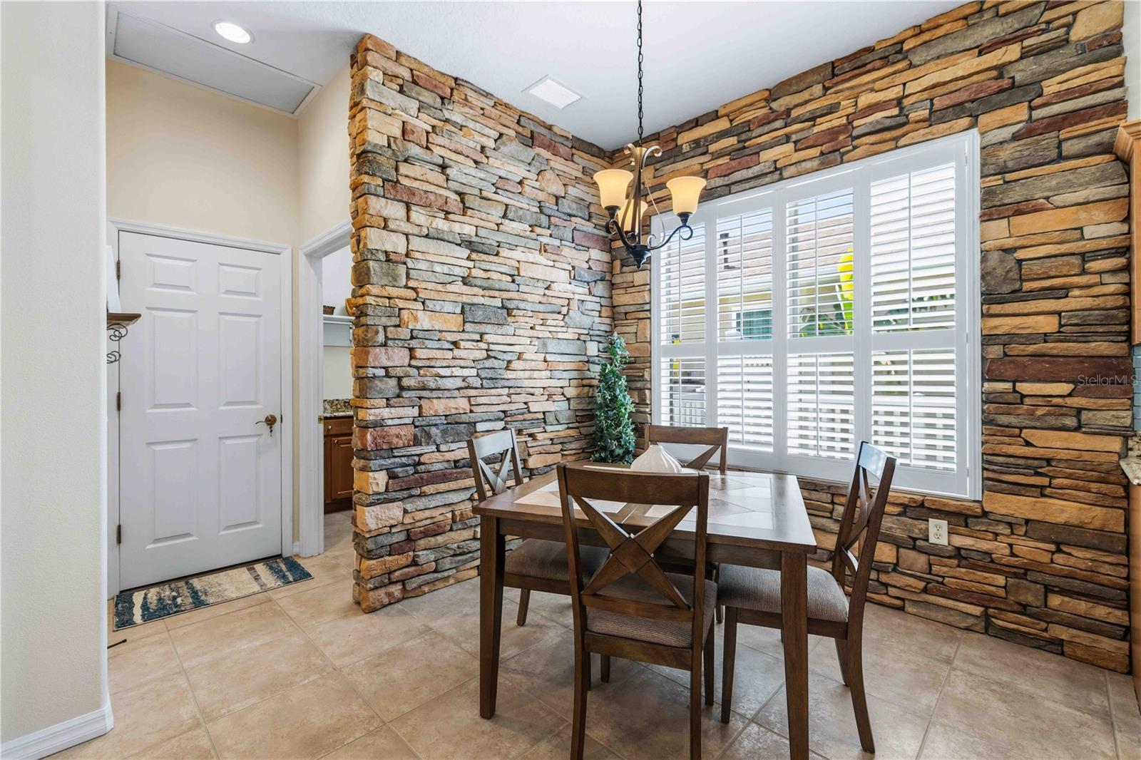 HAMPTON TERRACE AT UNIVERSITY PLACE - Residential