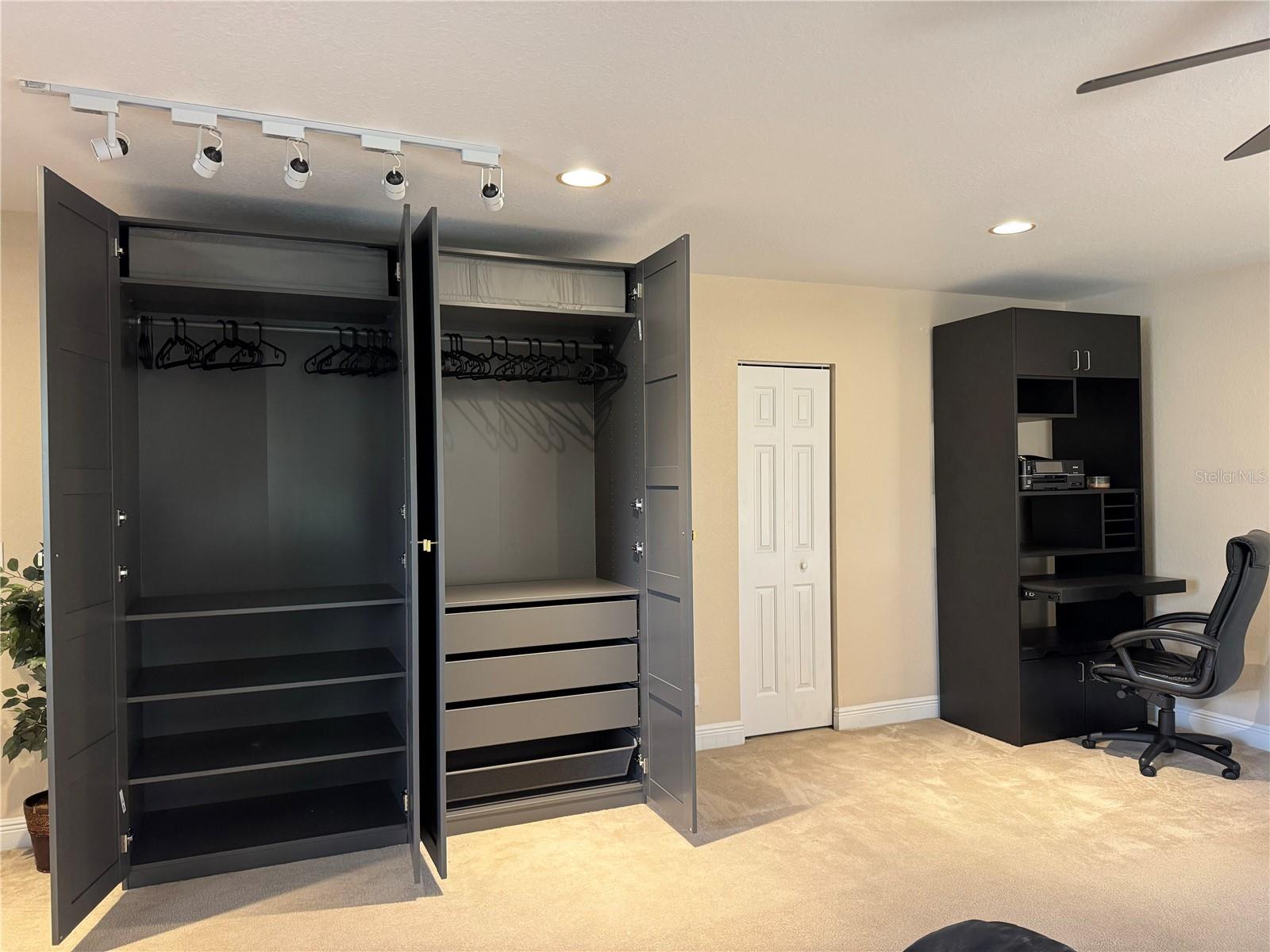 PINE TREE ESTATES - Residential