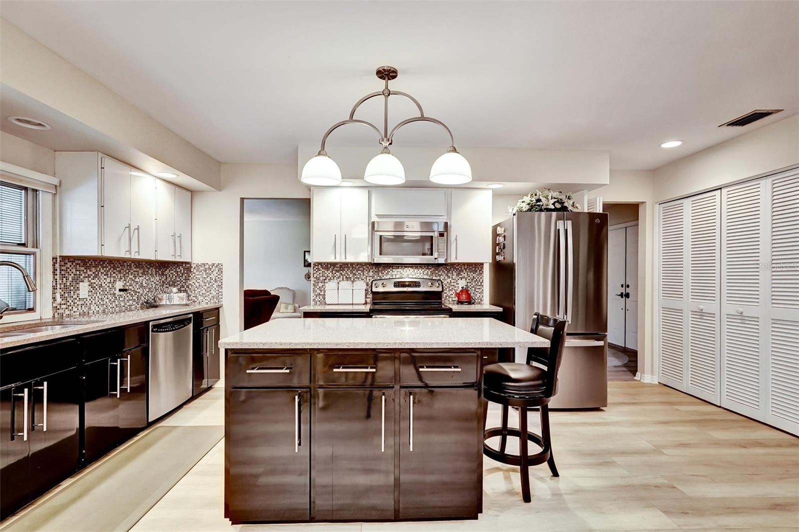 6120 WILSHIRE CIRCLE 6