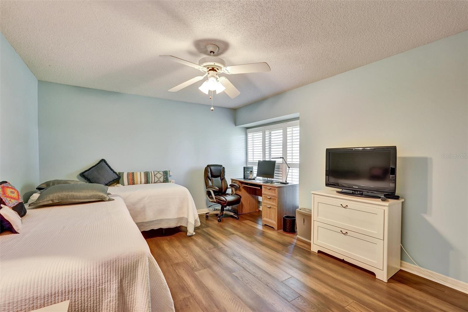 LAKESHORE VILLAGE - Residential