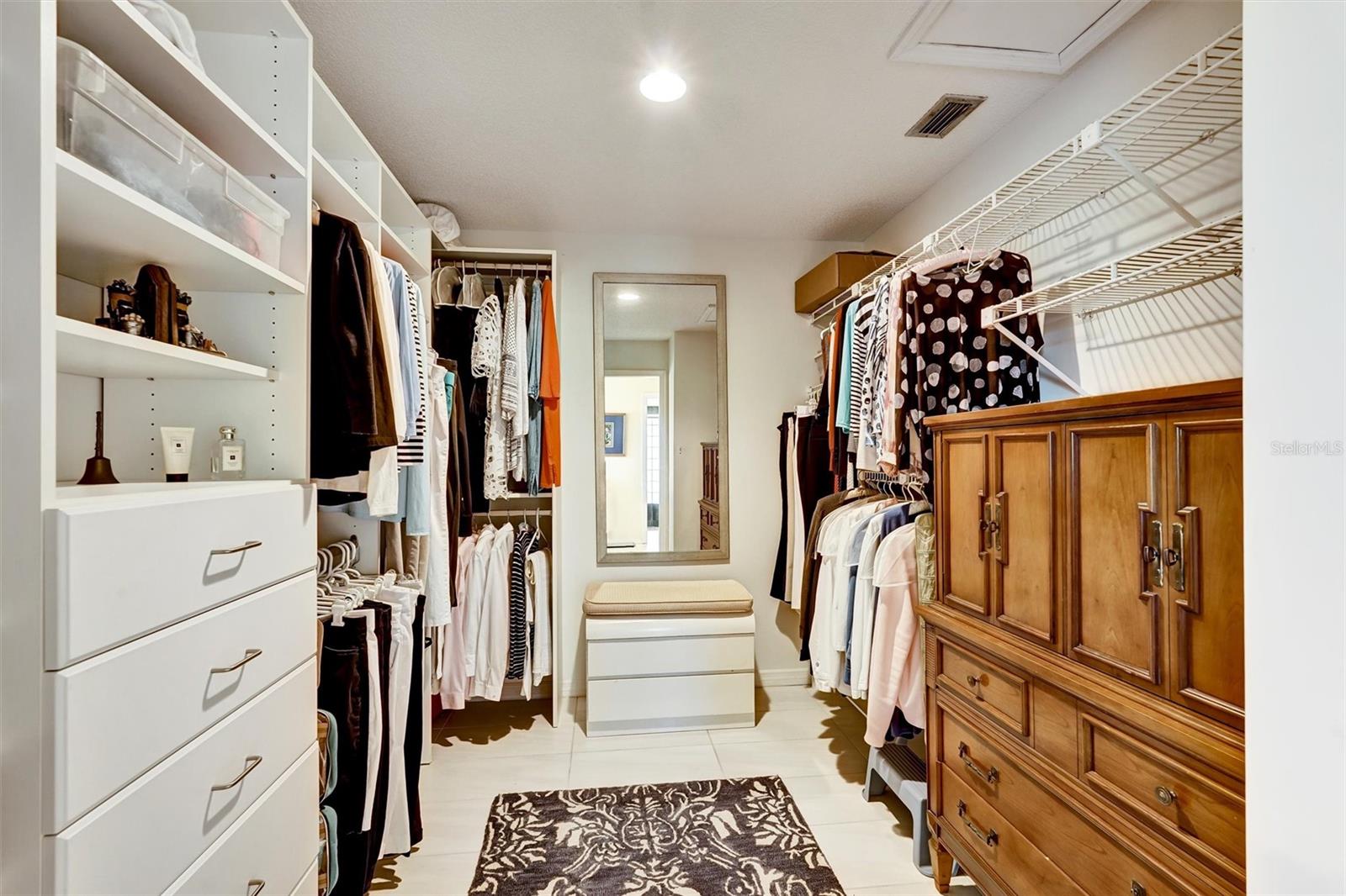 LAKESHORE VILLAGE - Residential