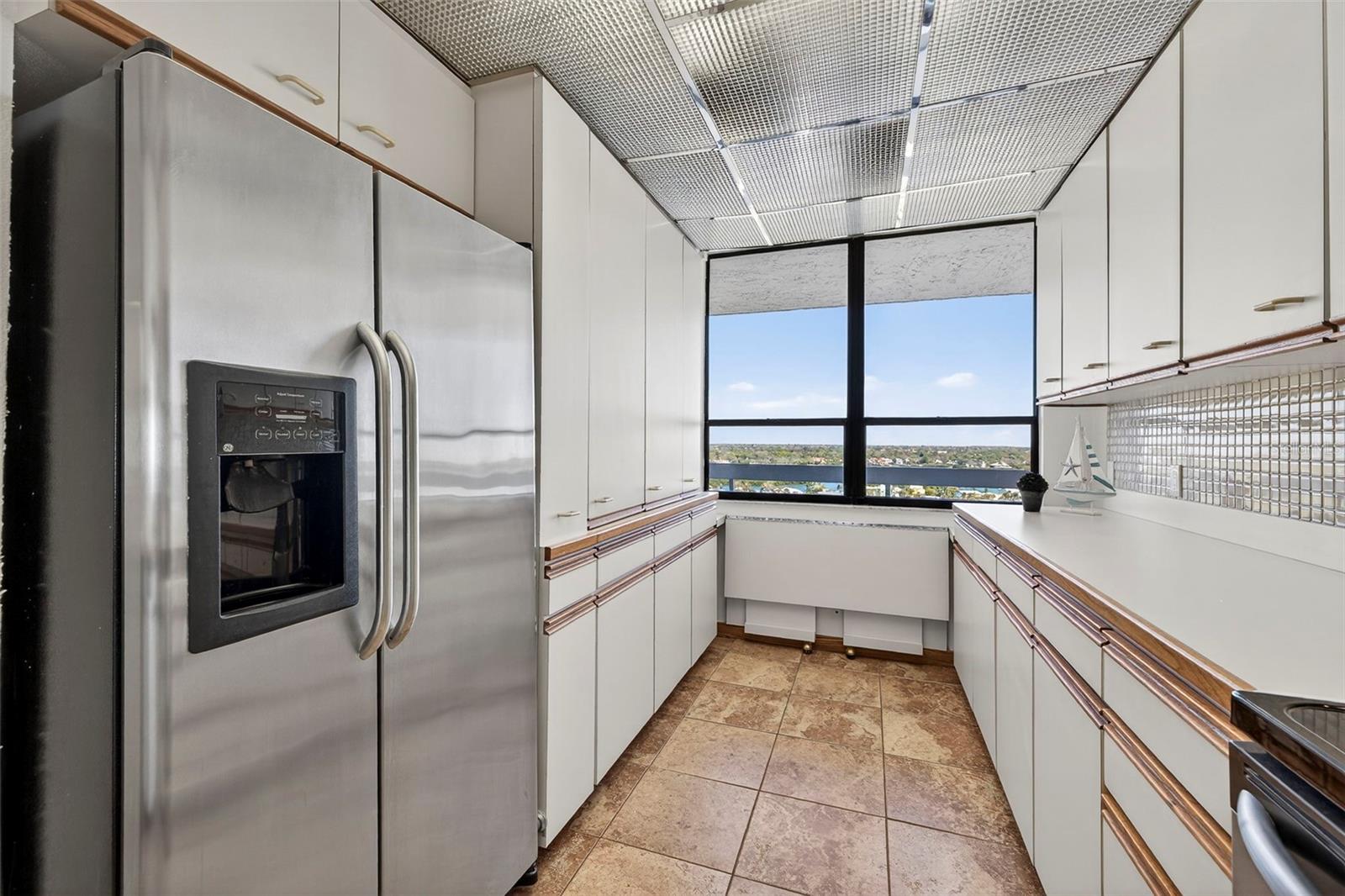 REDINGTON TOWERS 1 CONDO - Residential