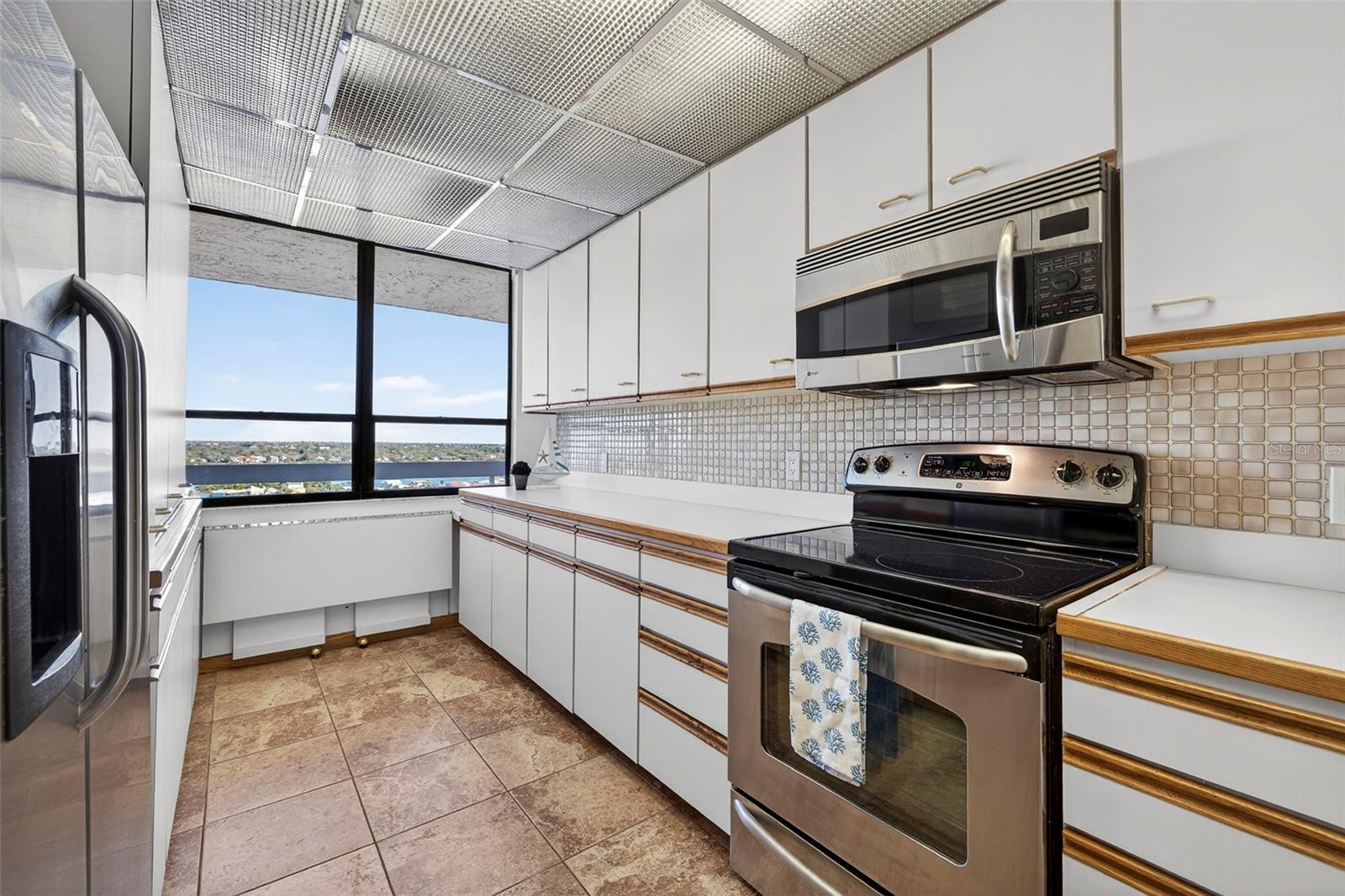 REDINGTON TOWERS 1 CONDO - Residential