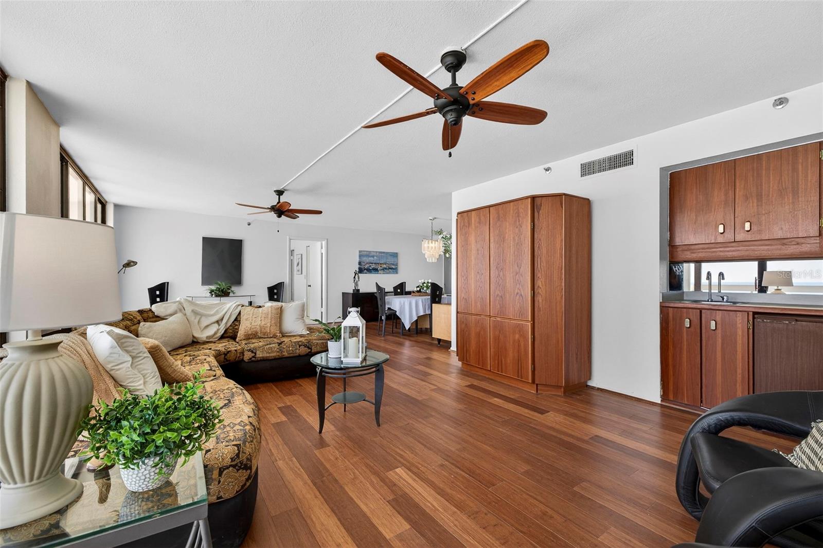 REDINGTON TOWERS 1 CONDO - Residential