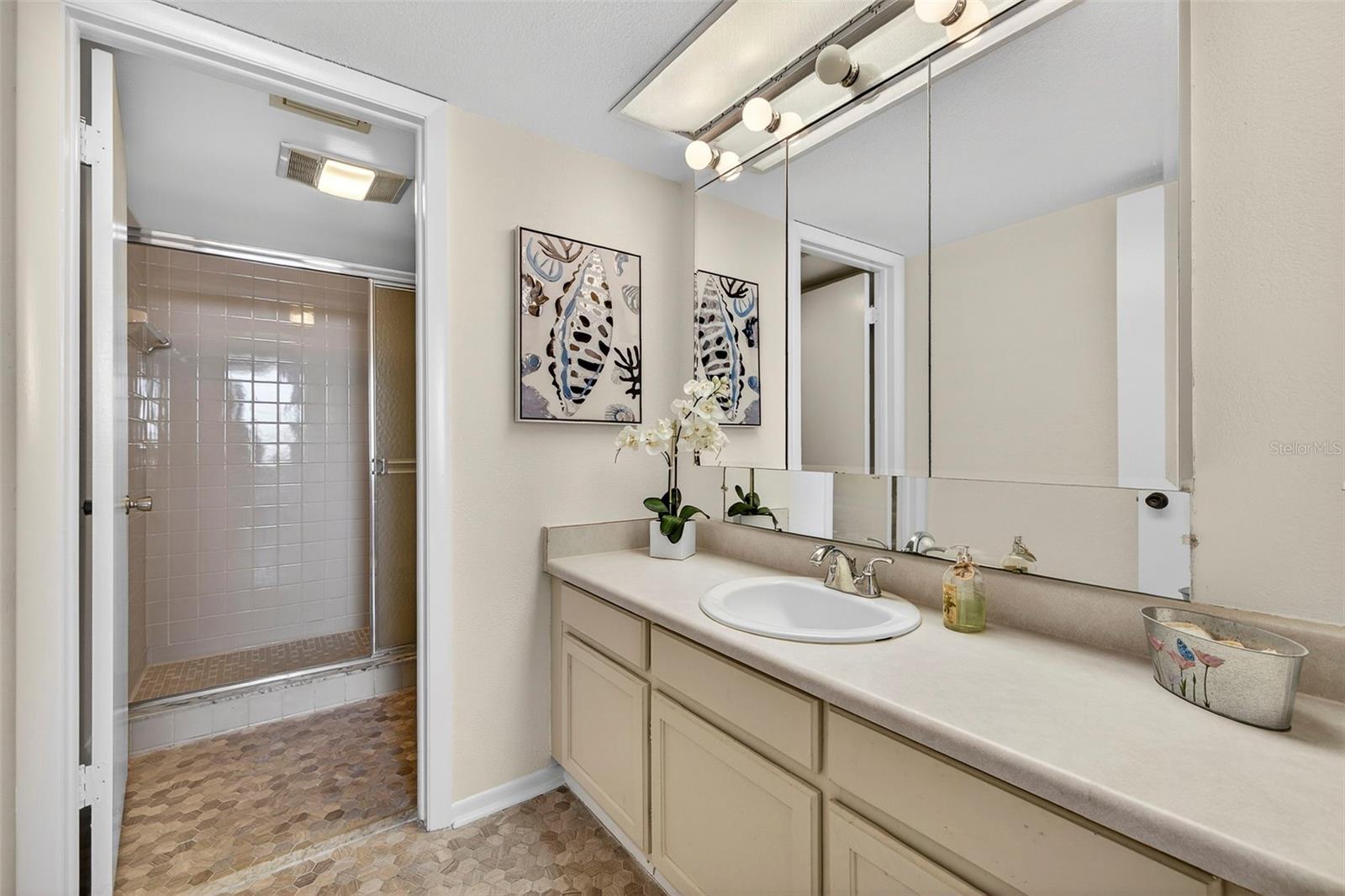 REDINGTON TOWERS 1 CONDO - Residential