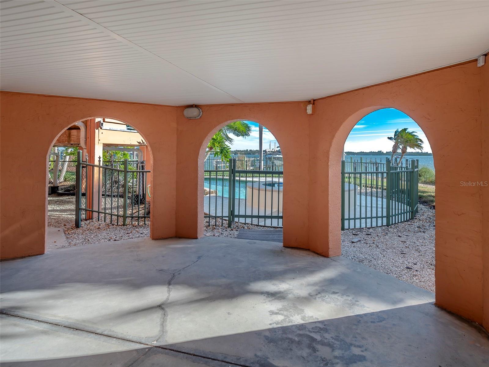 CORTEZ BEACH - Residential