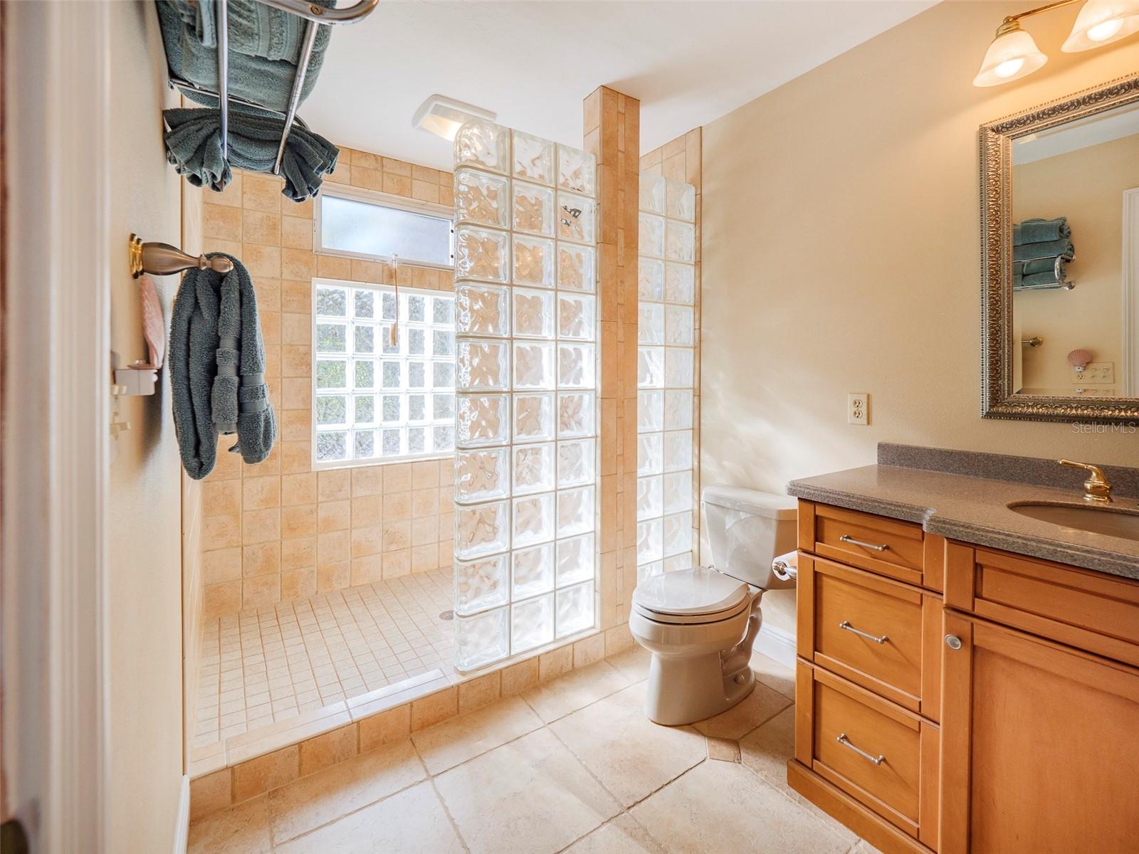 CORTEZ BEACH - Residential