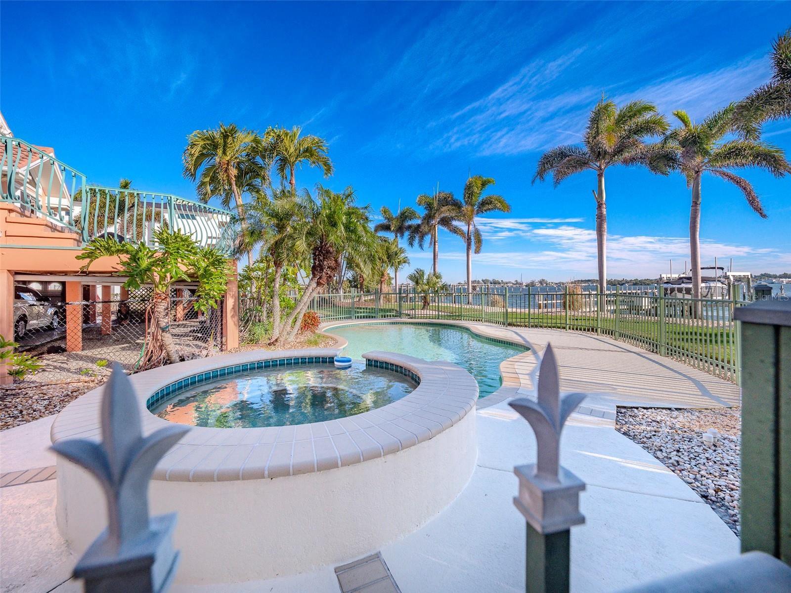 CORTEZ BEACH - Residential