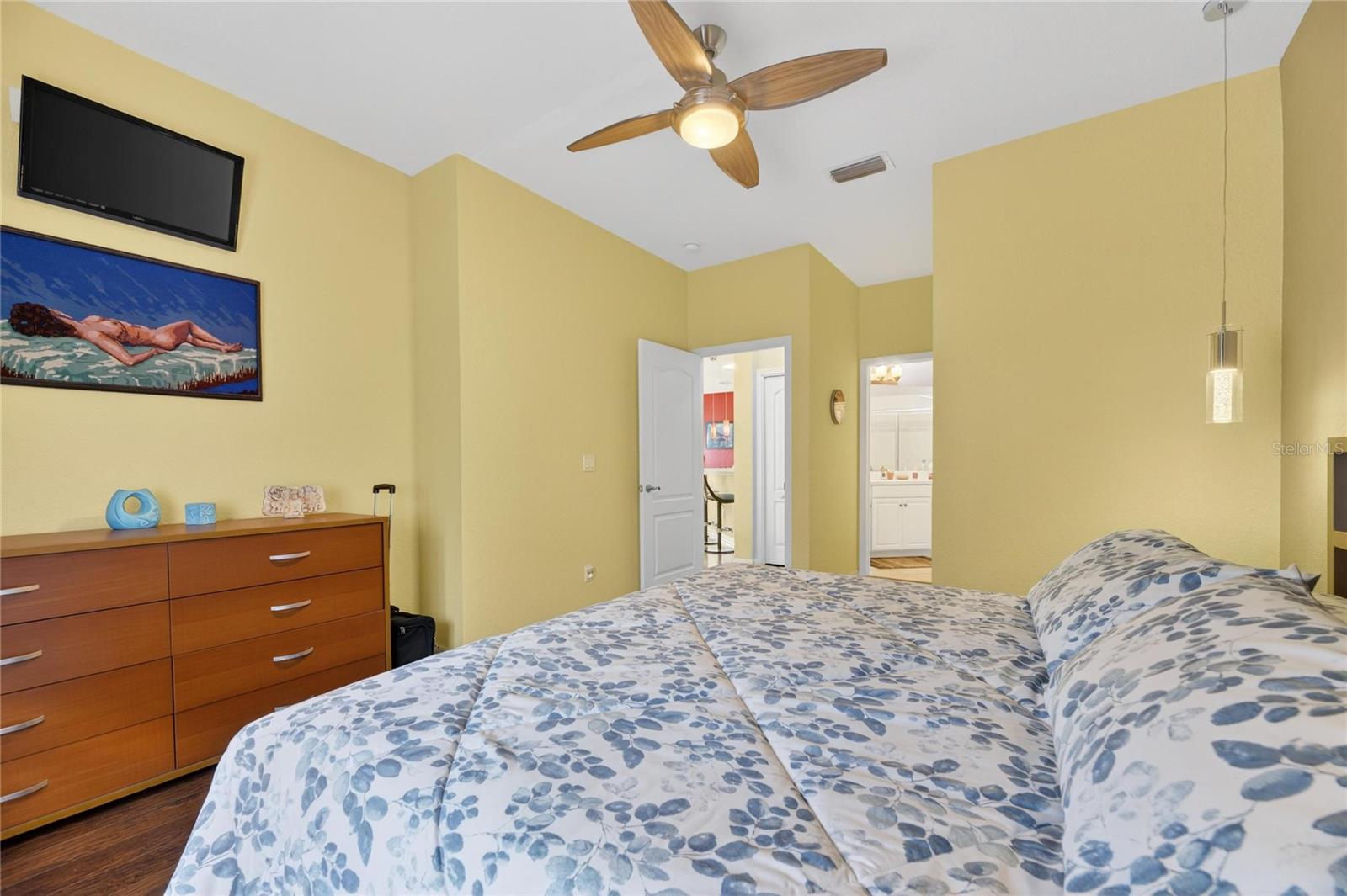 LYNDHURST CONDO - Residential