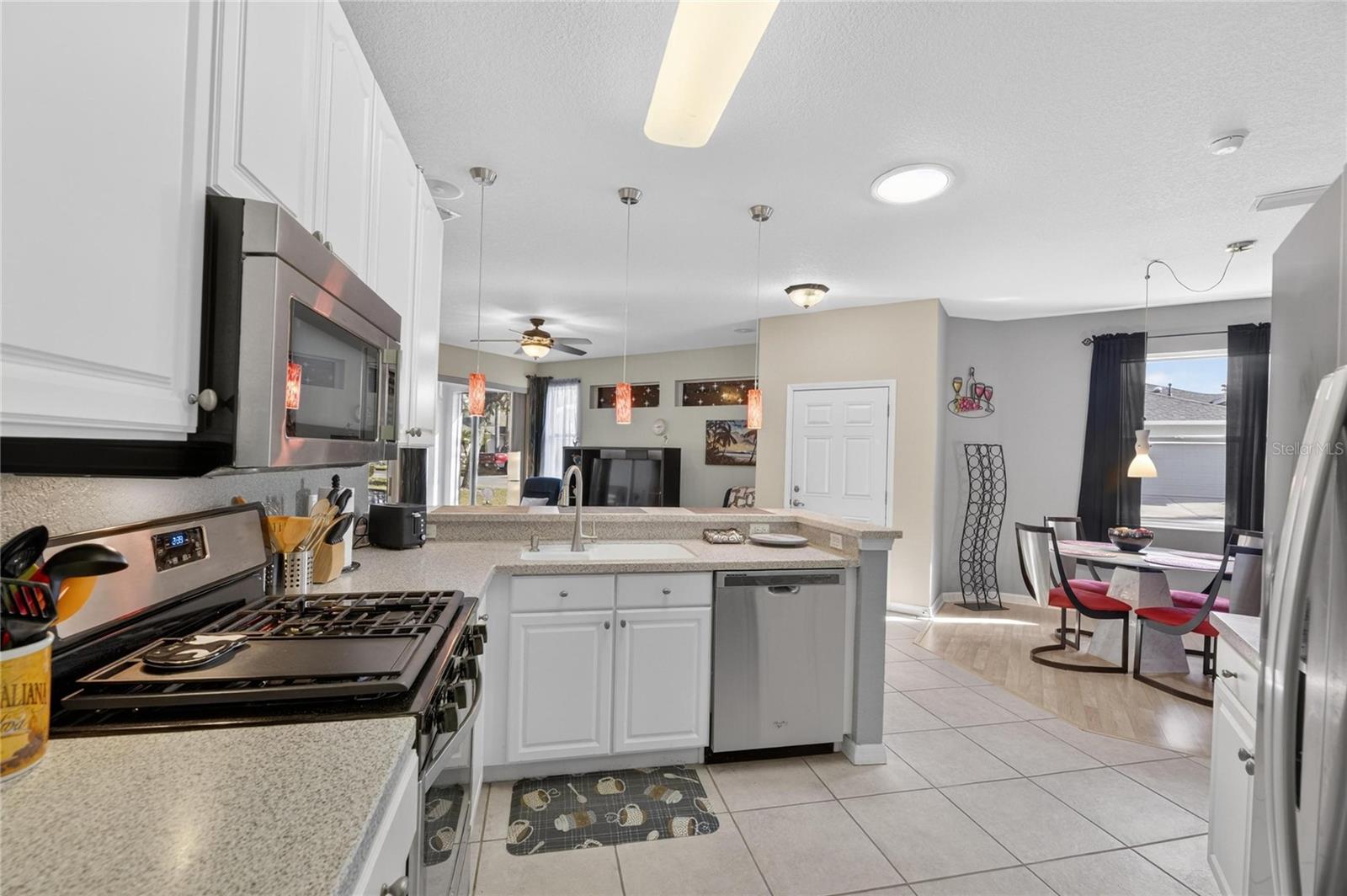 LYNDHURST CONDO - Residential