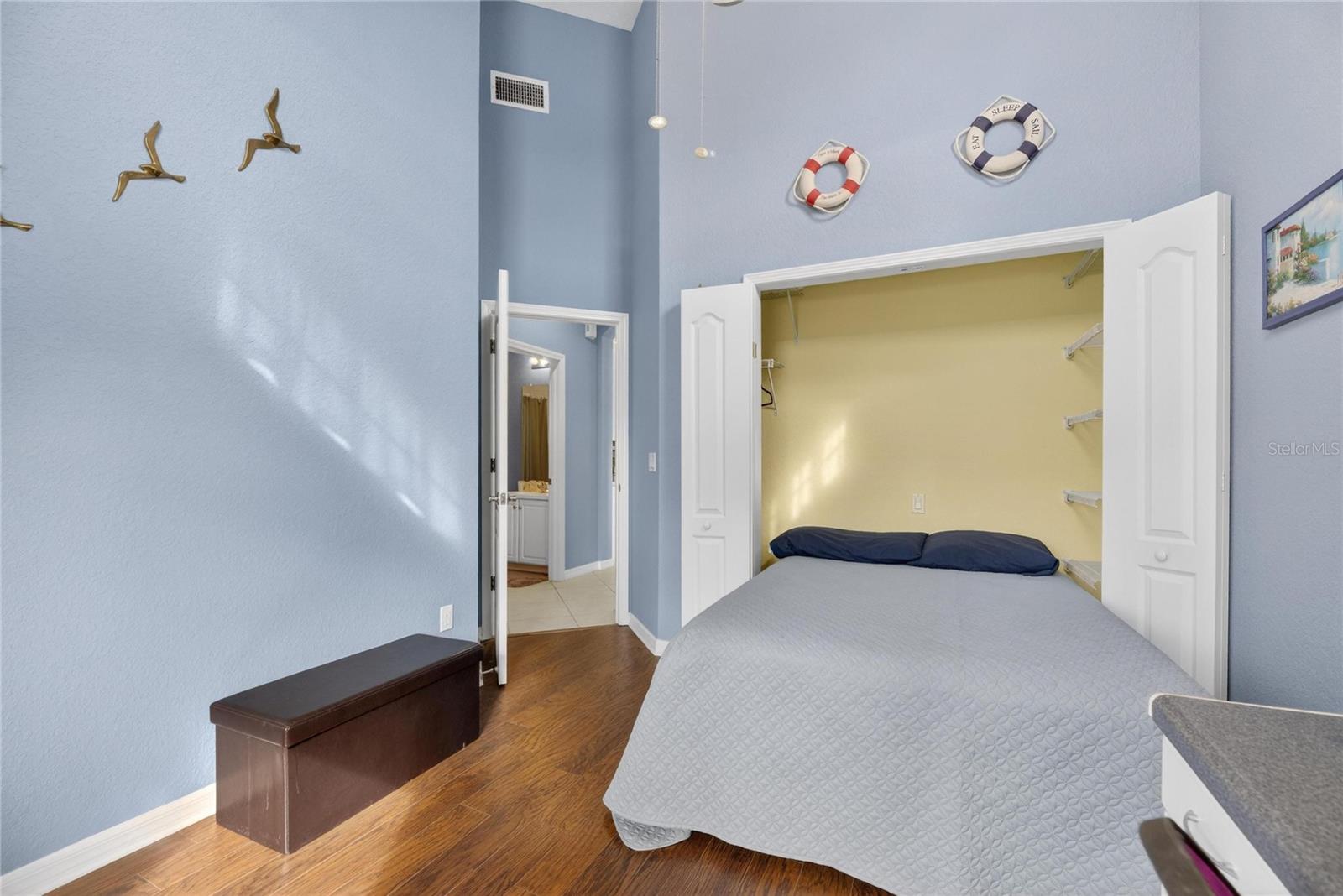 LYNDHURST CONDO - Residential