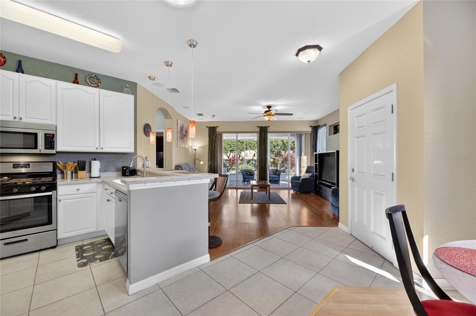 LYNDHURST CONDO - Residential