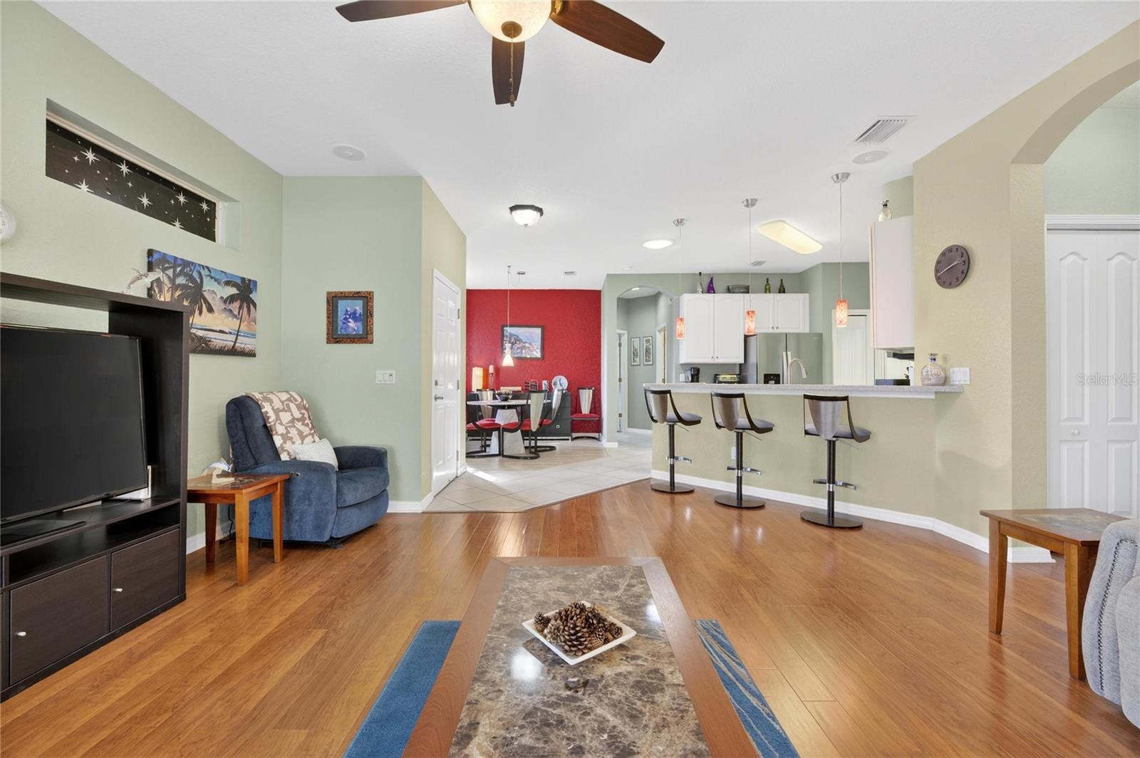 LYNDHURST CONDO - Residential