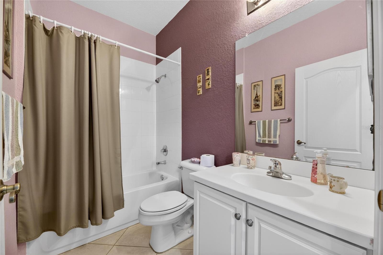 LYNDHURST CONDO - Residential