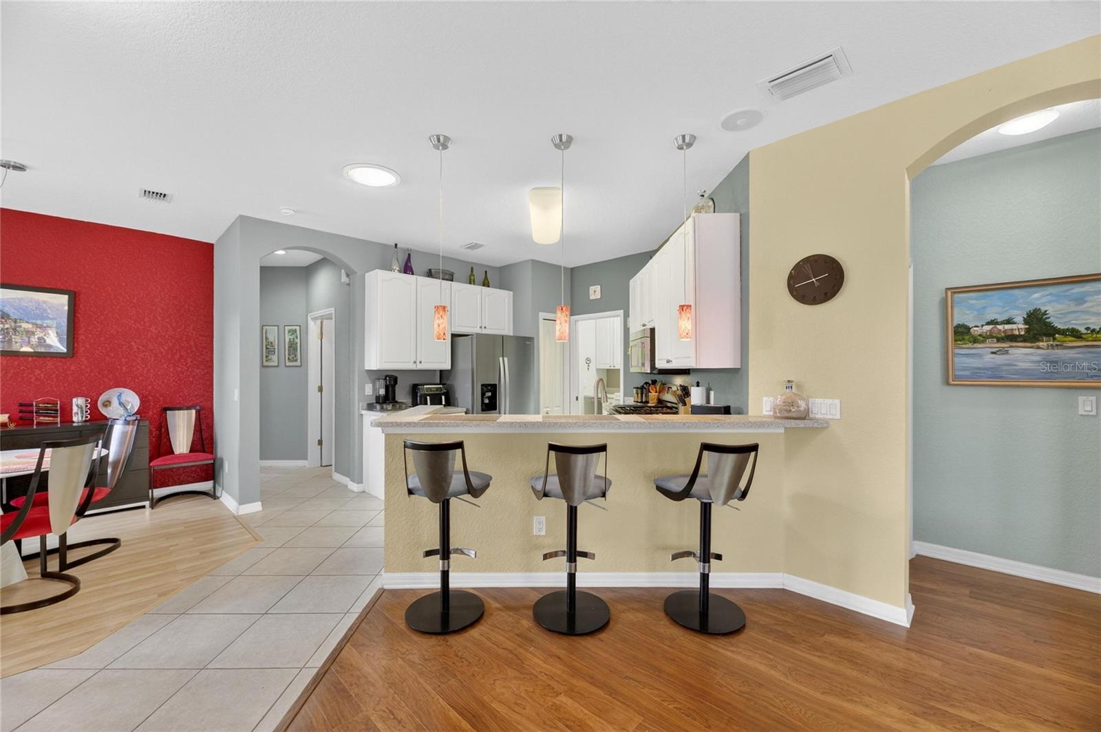 LYNDHURST CONDO - Residential