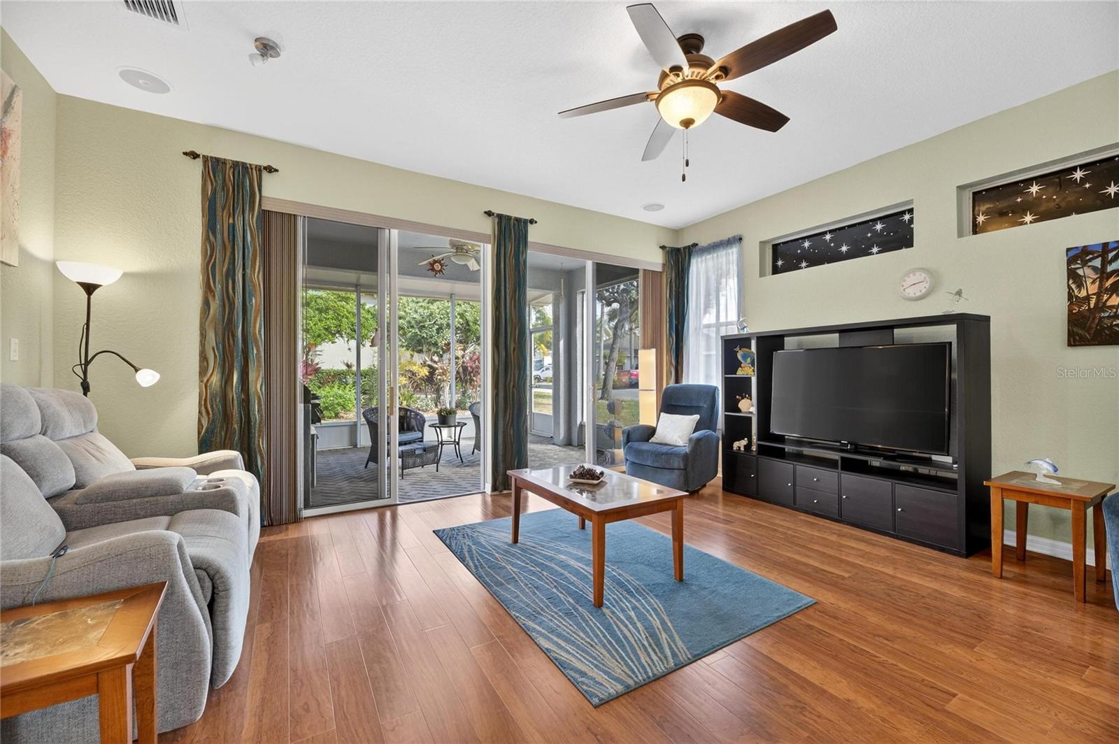 LYNDHURST CONDO - Residential