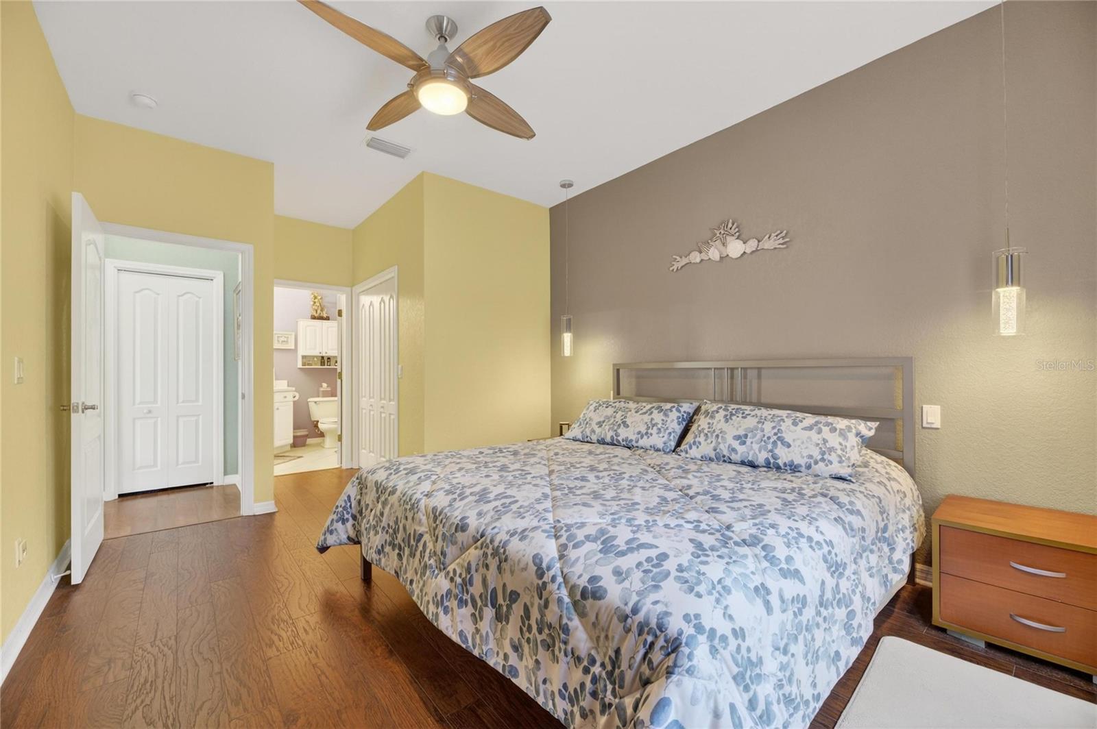 LYNDHURST CONDO - Residential