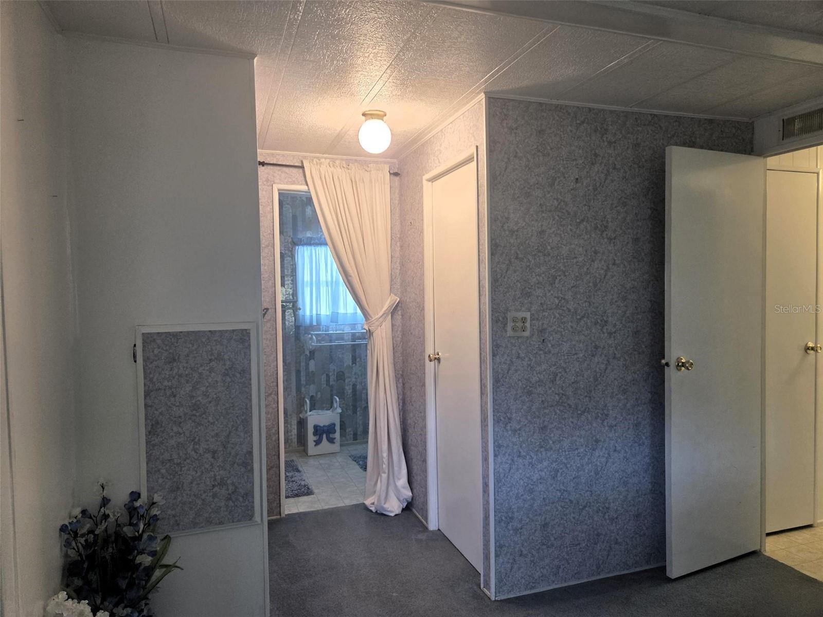 OAKWOOD MANOR - Residential