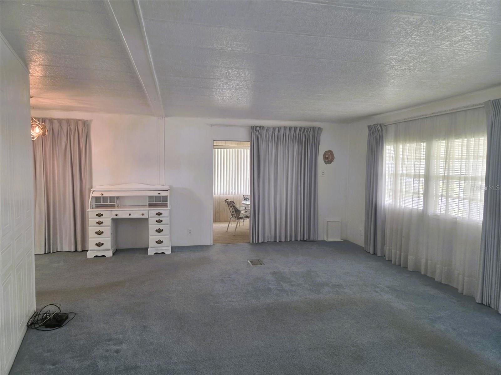 OAKWOOD MANOR - Residential