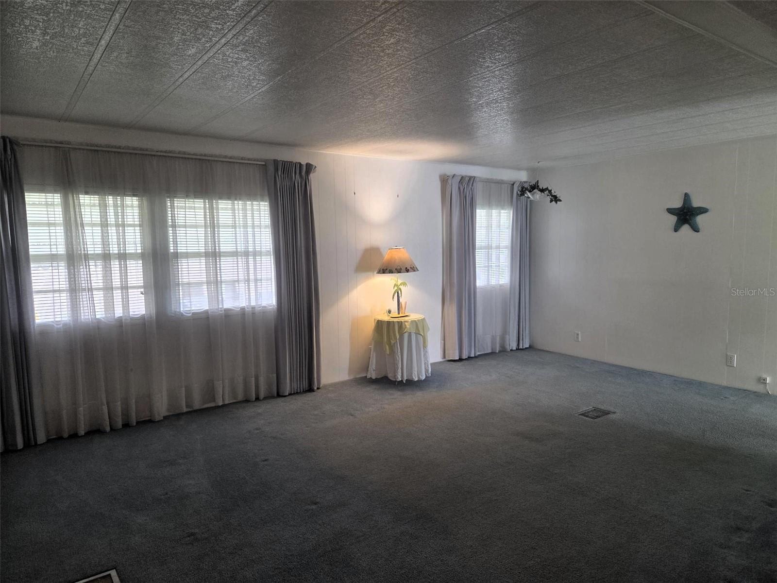 OAKWOOD MANOR - Residential