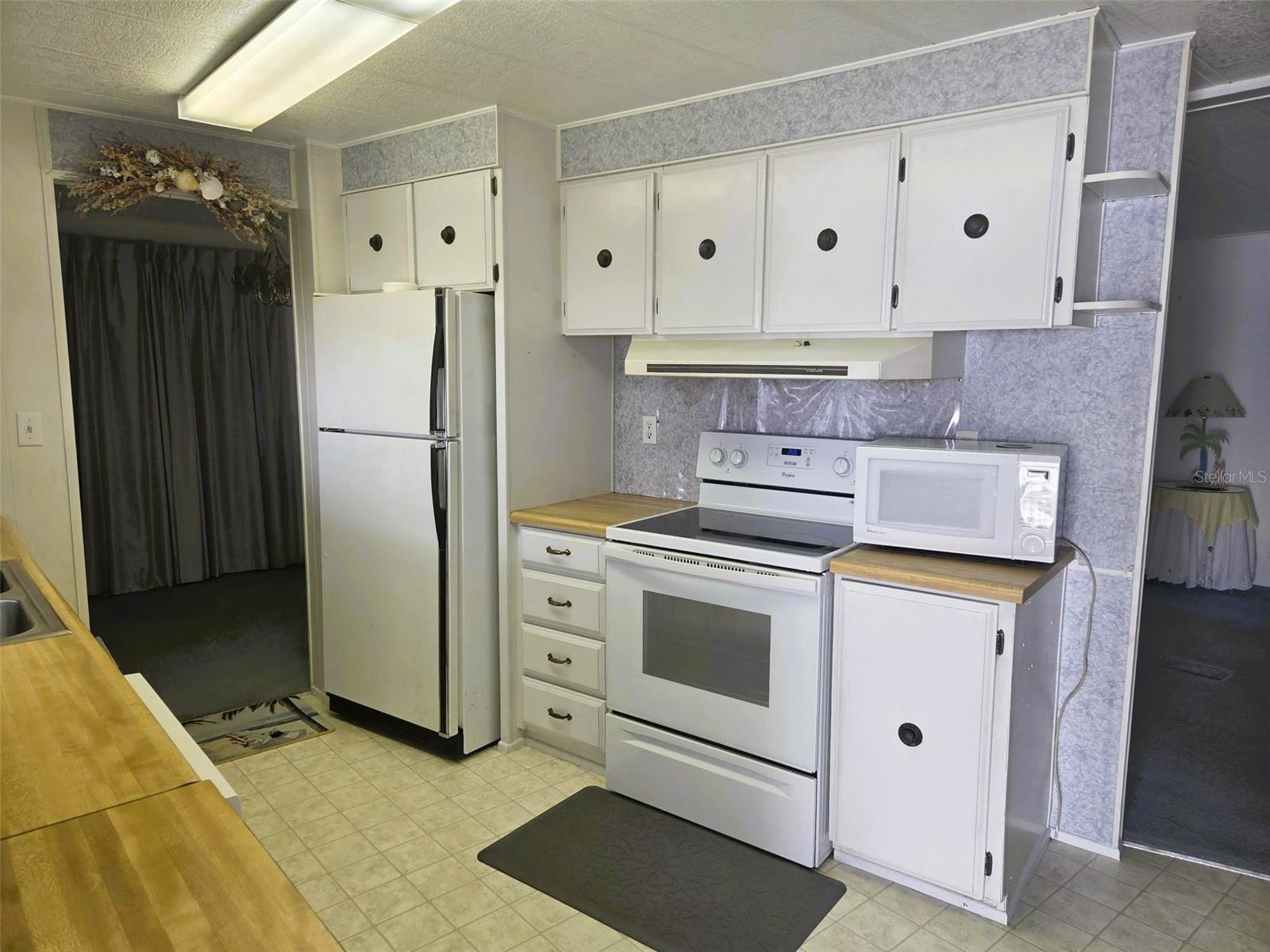 OAKWOOD MANOR - Residential