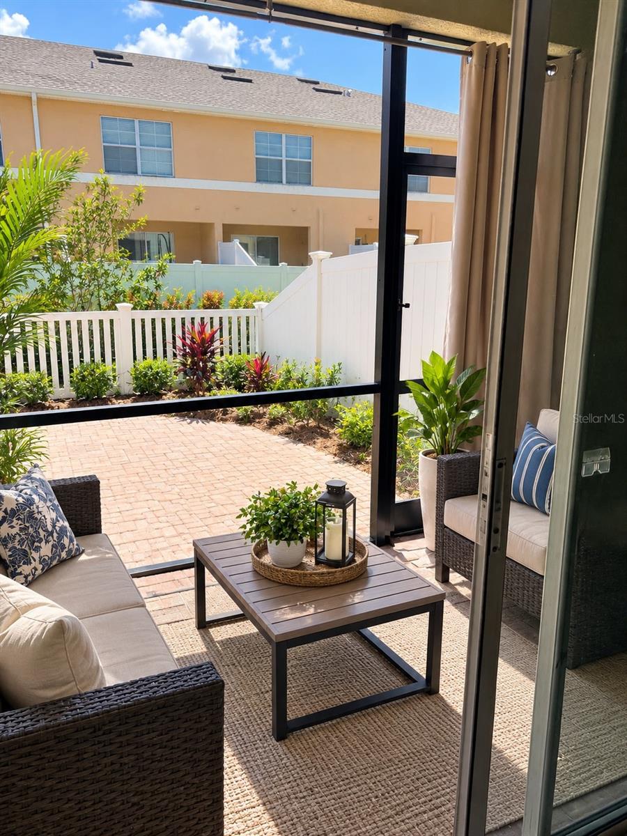 9568 TRUMPET VINE LOOP