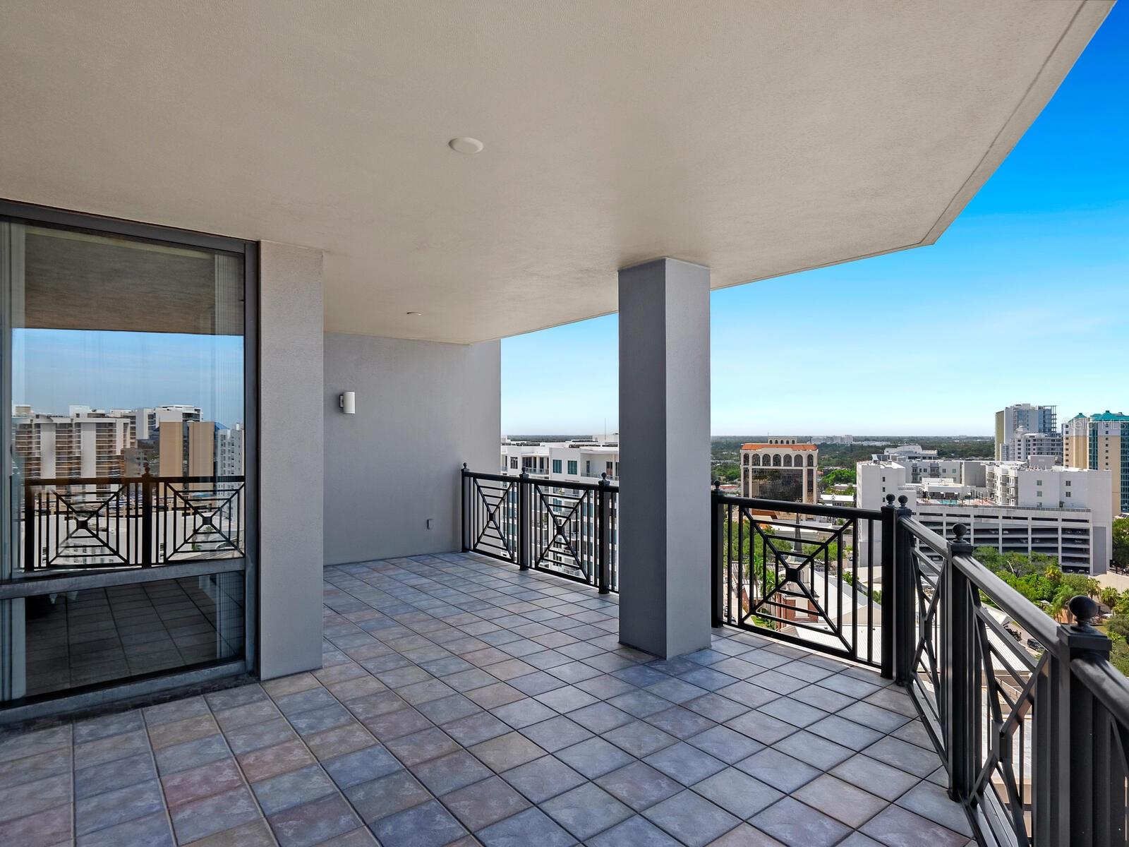 PLAZA AT 05 POINTS RESIDENCES - Residential