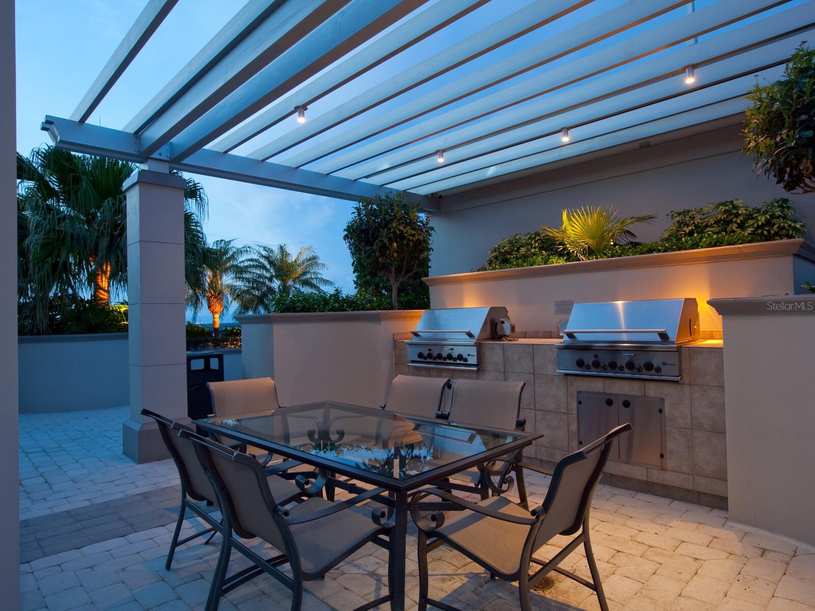PLAZA AT 05 POINTS RESIDENCES - Residential