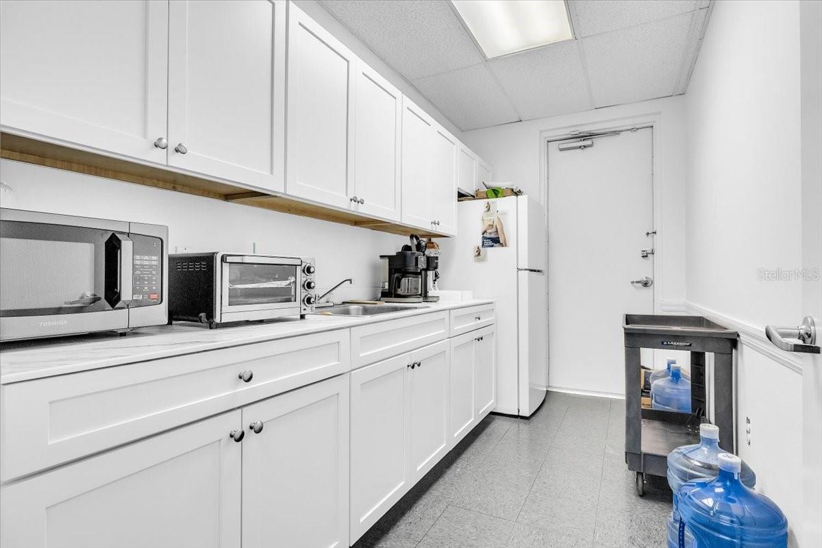 PROMENADES PROFESSIONAL CENTER - Commercial Sale