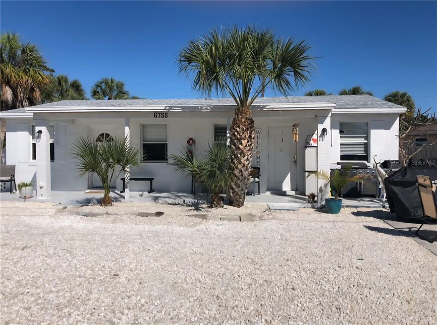 FULLY FURNISHED | BEACH RENTAL | This quaint 1 bedroom 1 bathroom unit is located across the street from St Pete beach, Jimmy Bs, and all of the St Pete Beach hot spots. Short term is available, please contact for short term pricing. Owner is looking for first month rent, last month and security deposit.
