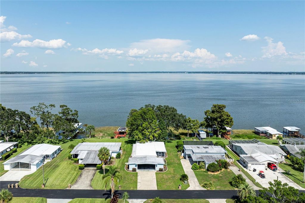 Photo of 34232 Island Drive, Leesburg, FL 34788 (MLS # G5104876)