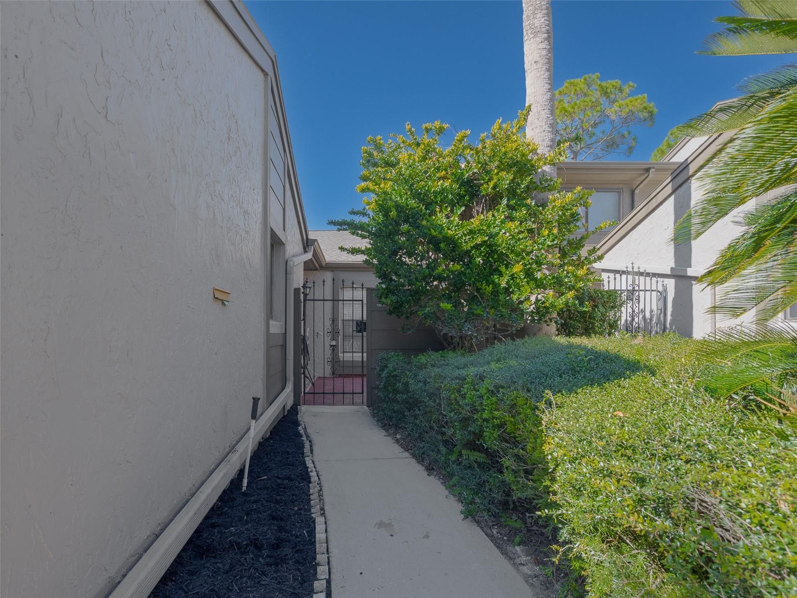 LAKE OF THE WOODS SEC 08 TWNHS - Residential