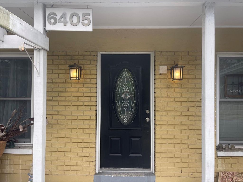 Photo of 6405 S Manhattan Avenue, Tampa, FL 33616 (MLS # TB8465665)