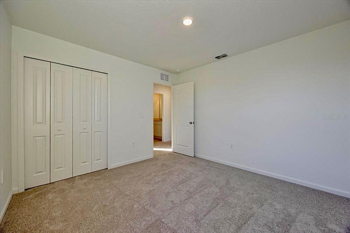 HUNT CLUB AT LAKE WALES PHASE1 - Residential Lease