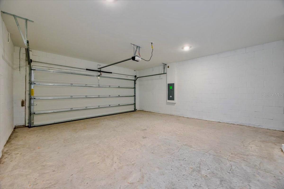 HUNT CLUB AT LAKE WALES PHASE1 - Residential Lease