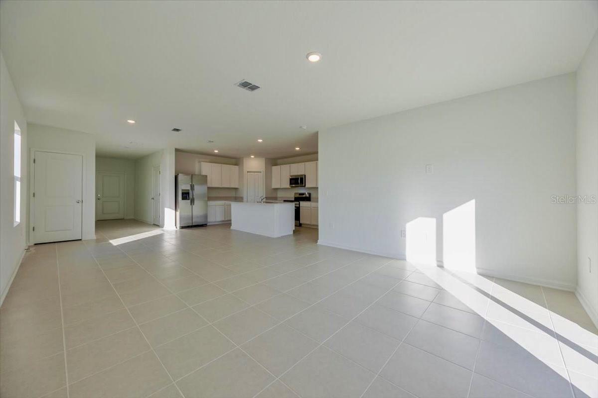 HUNT CLUB AT LAKE WALES PHASE1 - Residential Lease