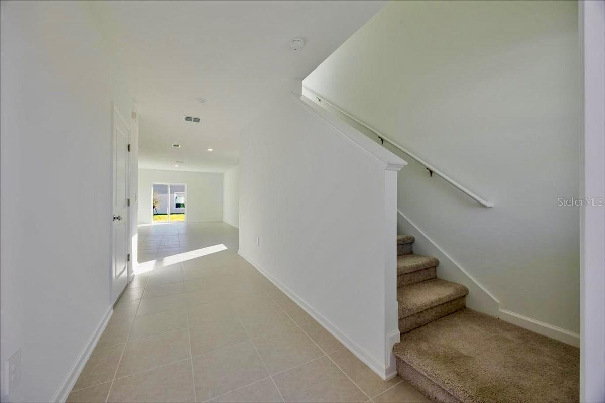 HUNT CLUB AT LAKE WALES PHASE1 - Residential Lease