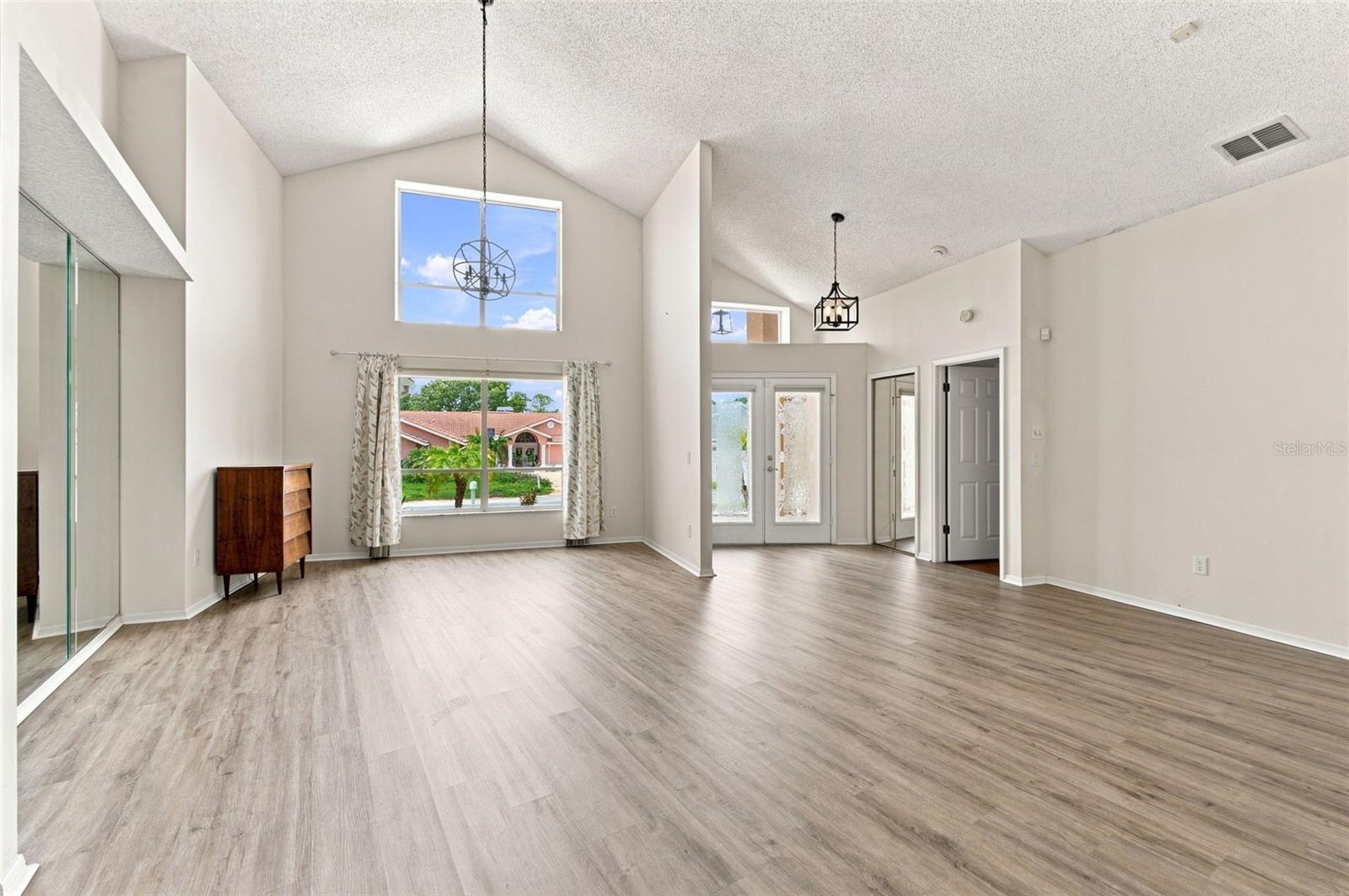 13513 WOODSIDE DRIVE