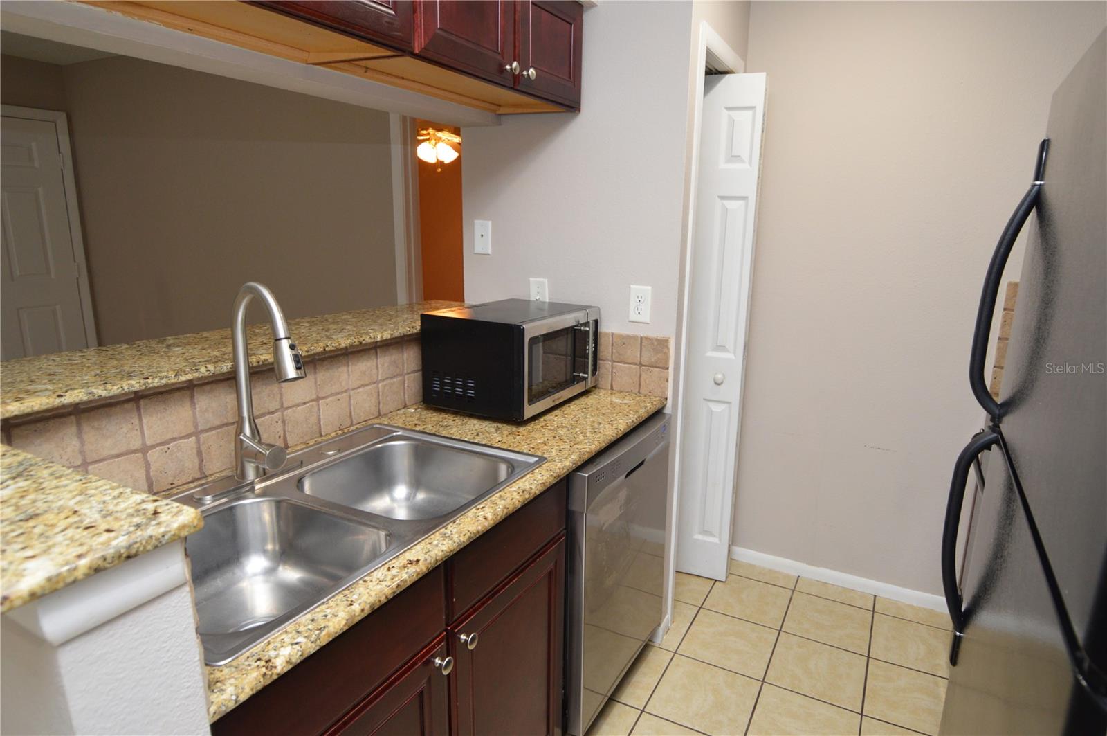 THE GRAND RESERVE CONDO - Residential Lease