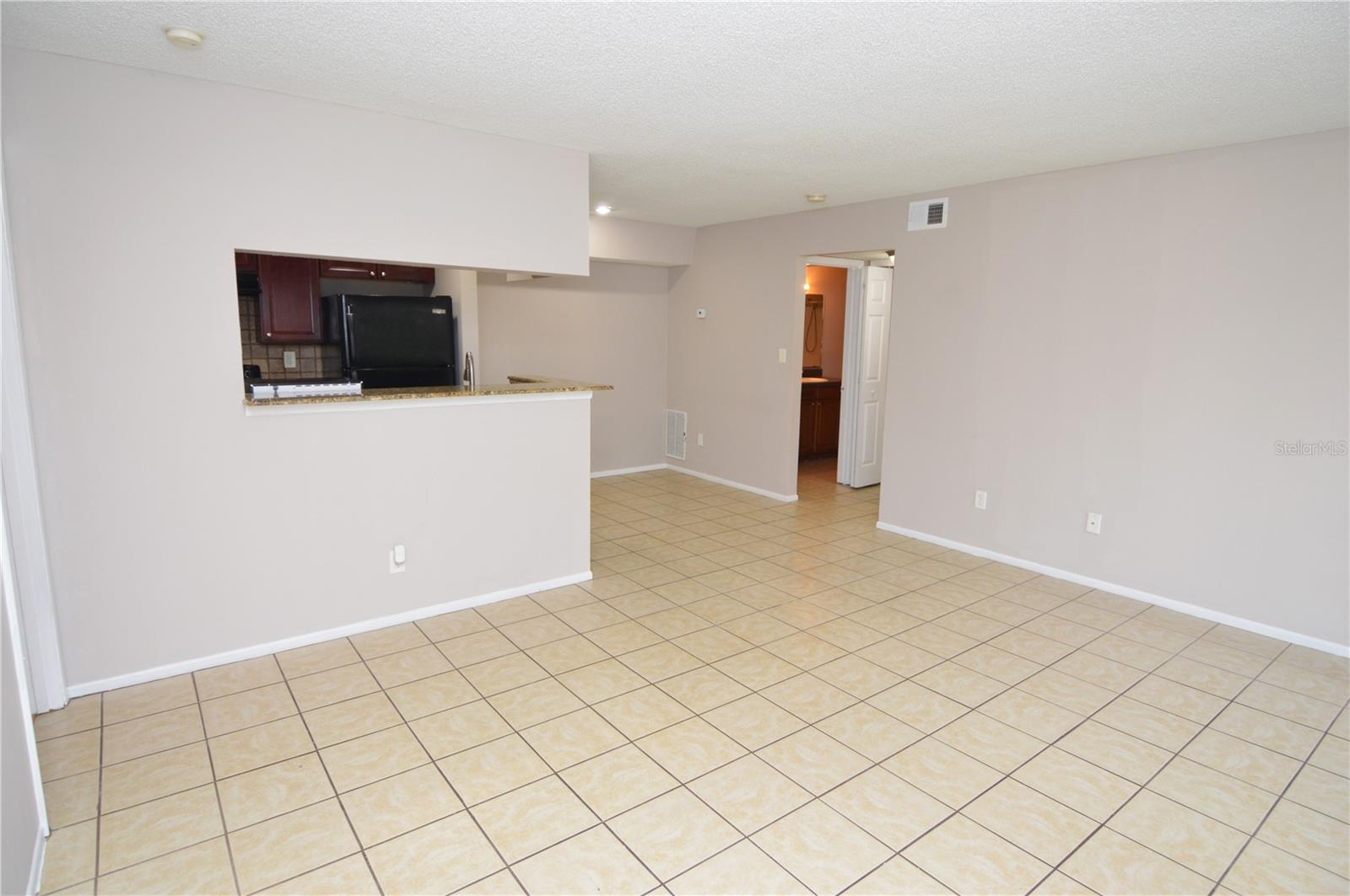 THE GRAND RESERVE CONDO - Residential Lease