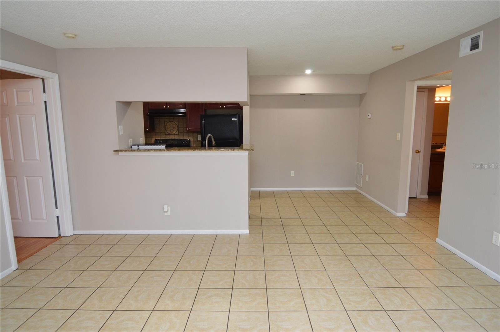 THE GRAND RESERVE CONDO - Residential Lease