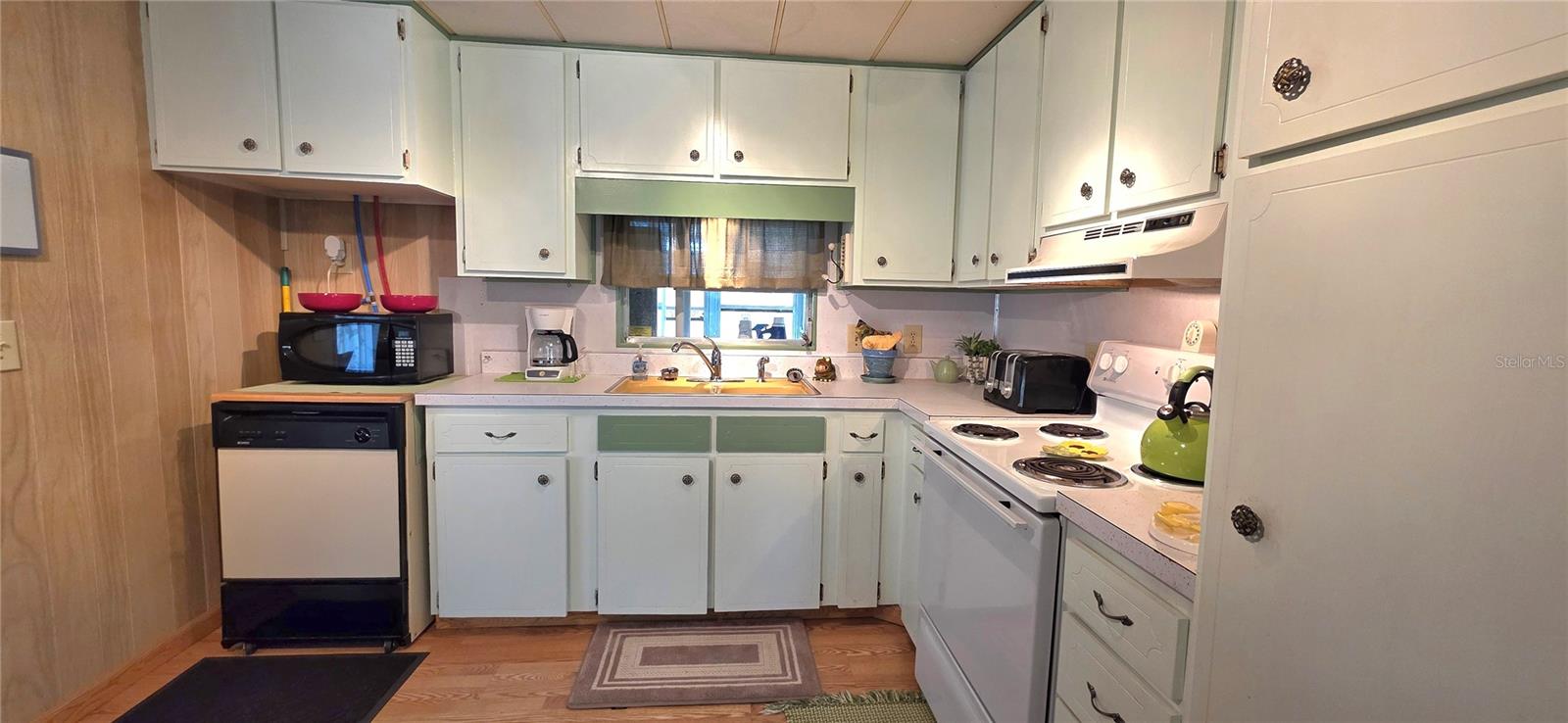 UNREC SUB OF TRACTS 5 & 12 OF ZEPHYRHILLS COLONY - Residential