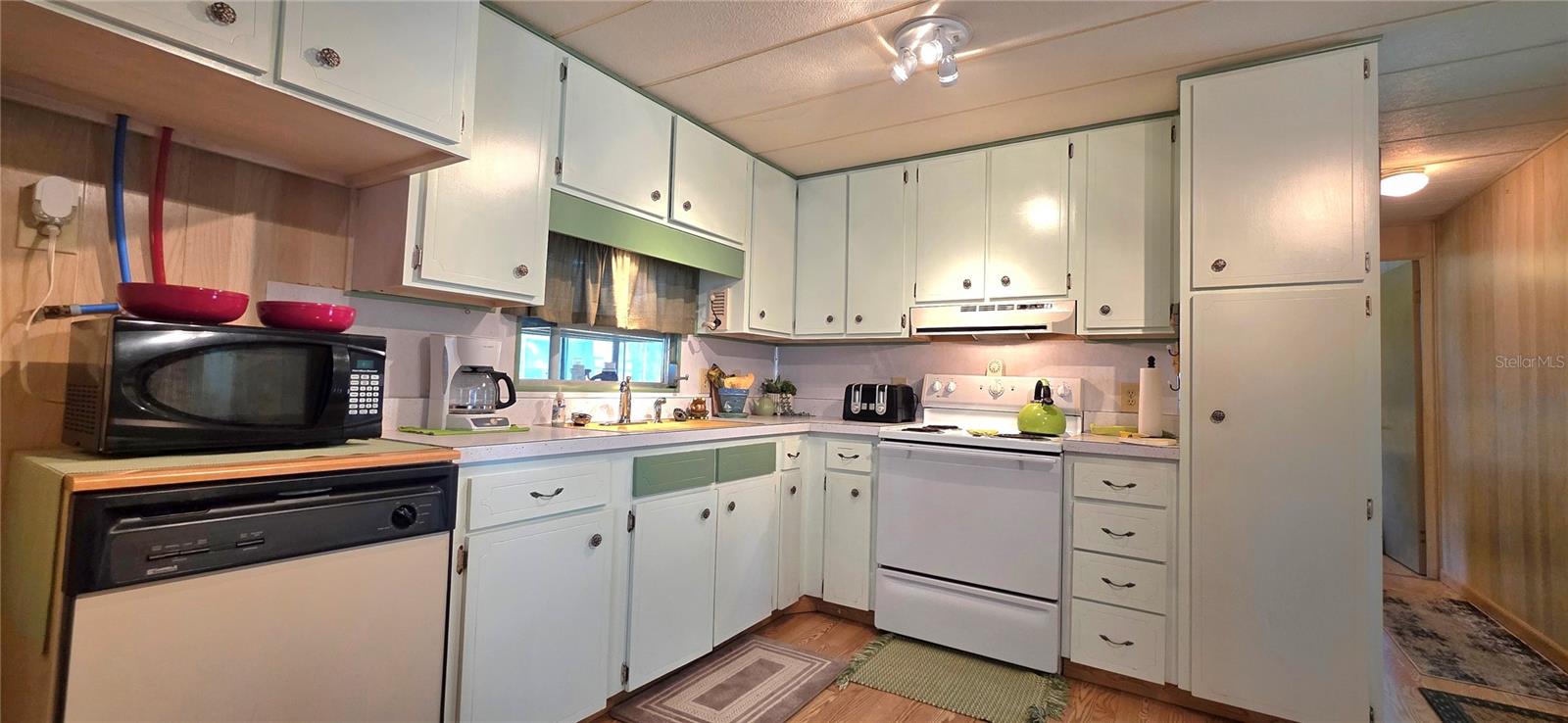 UNREC SUB OF TRACTS 5 & 12 OF ZEPHYRHILLS COLONY - Residential