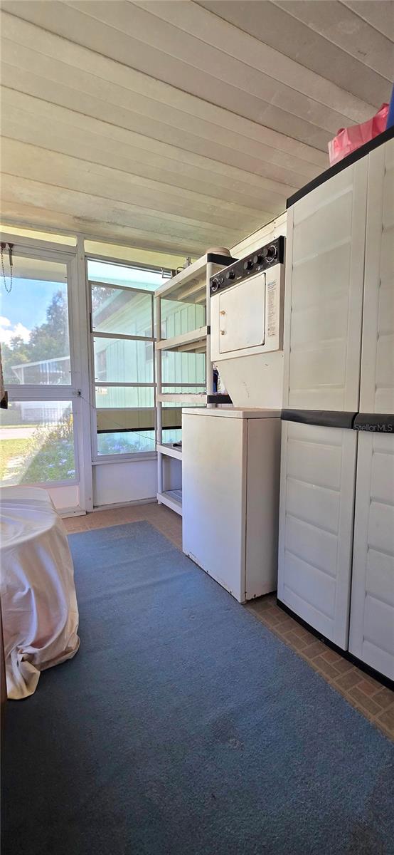 UNREC SUB OF TRACTS 5 & 12 OF ZEPHYRHILLS COLONY - Residential