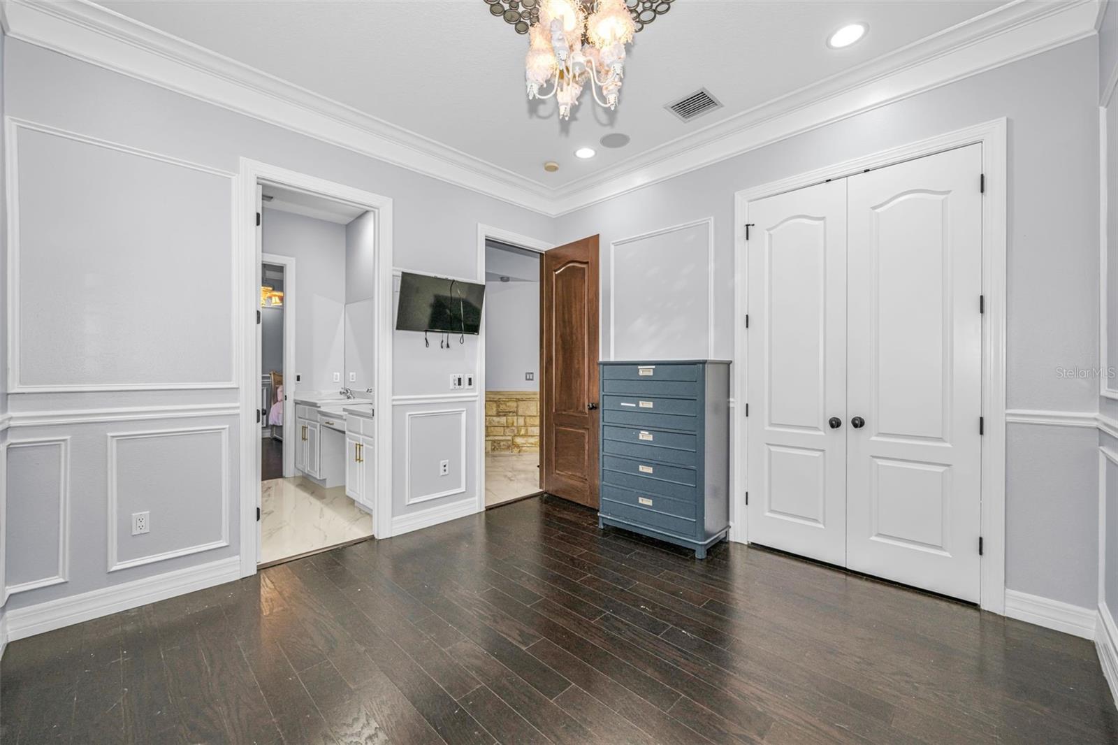 CHAMPIONS CLUB - Residential