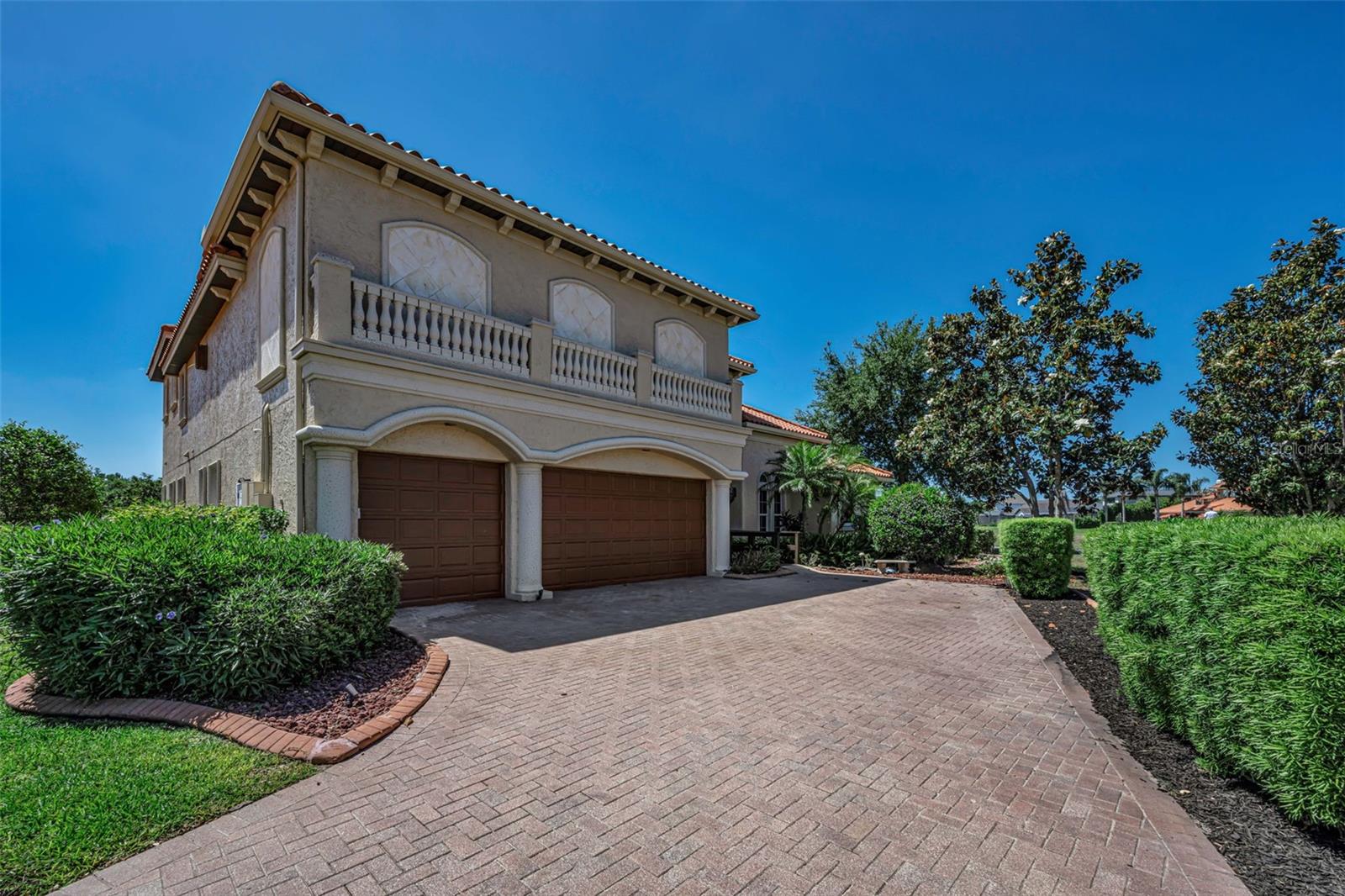 CHAMPIONS CLUB - Residential