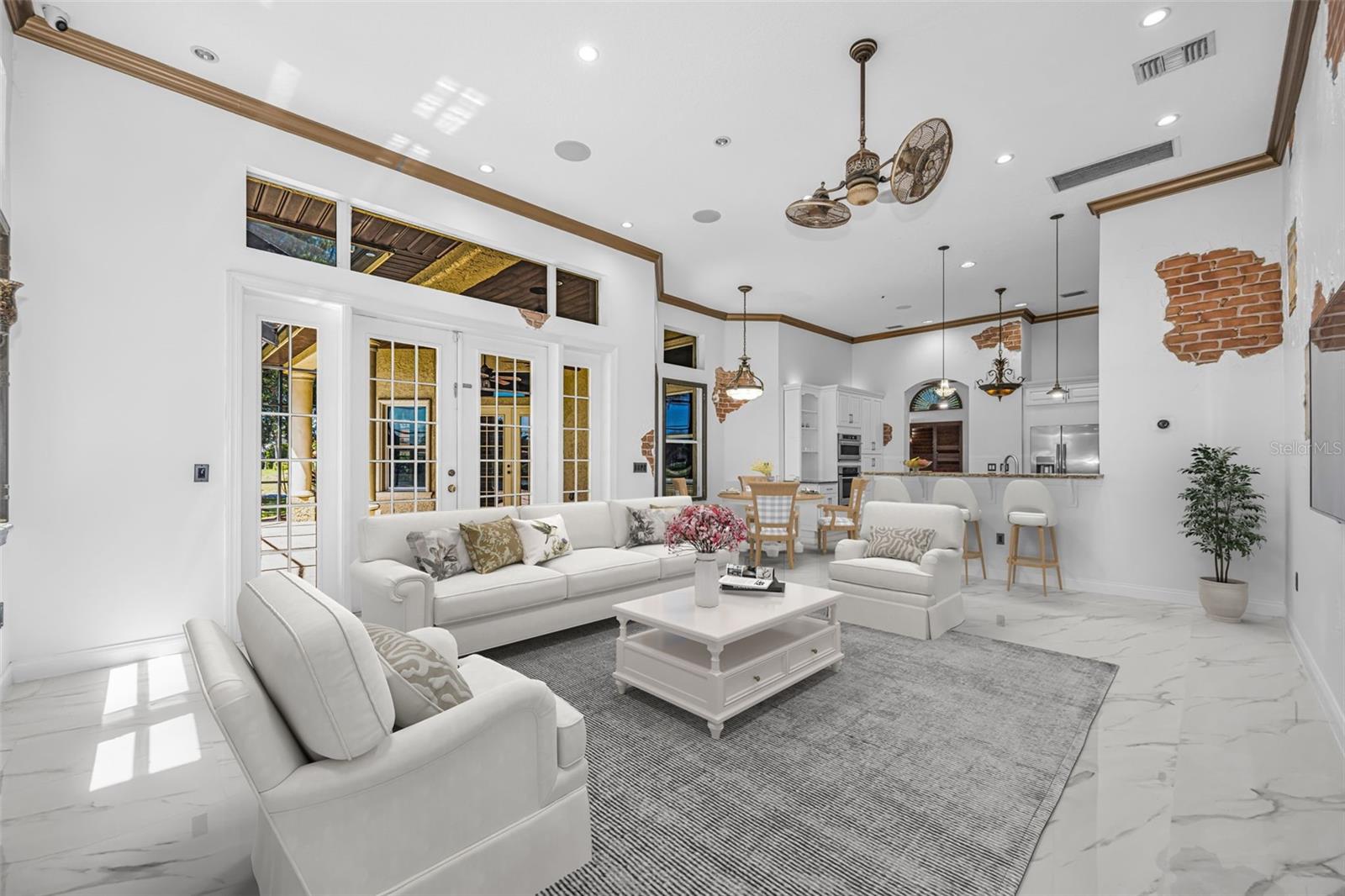 CHAMPIONS CLUB - Residential