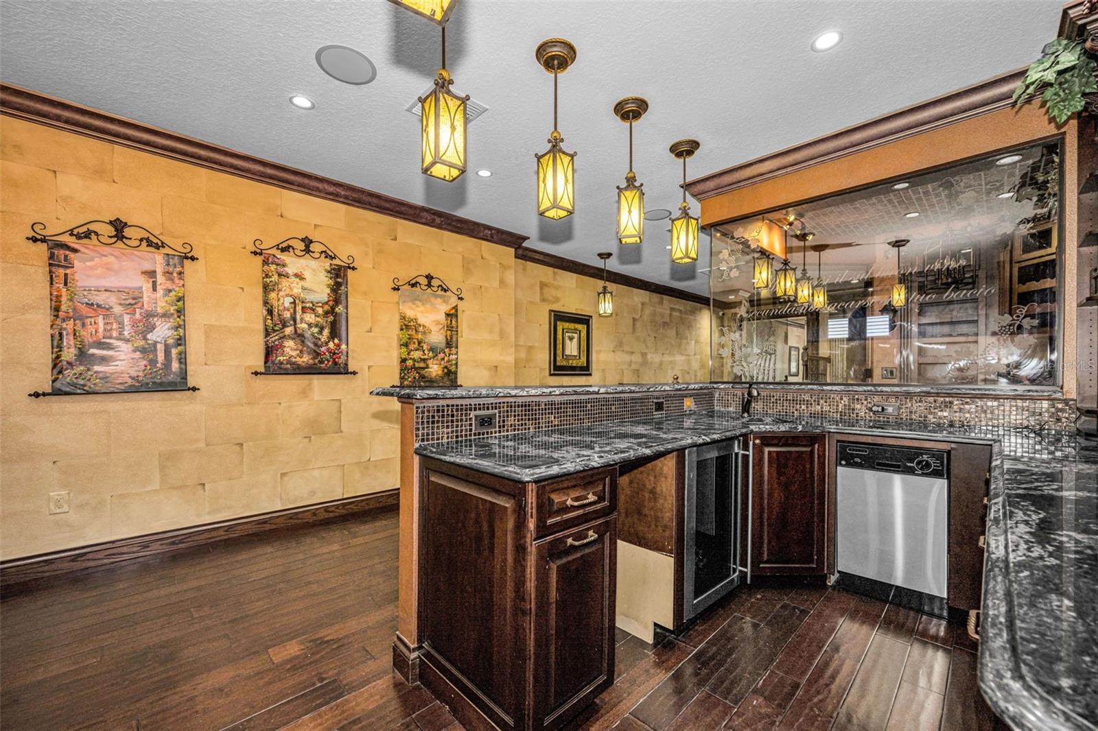 CHAMPIONS CLUB - Residential