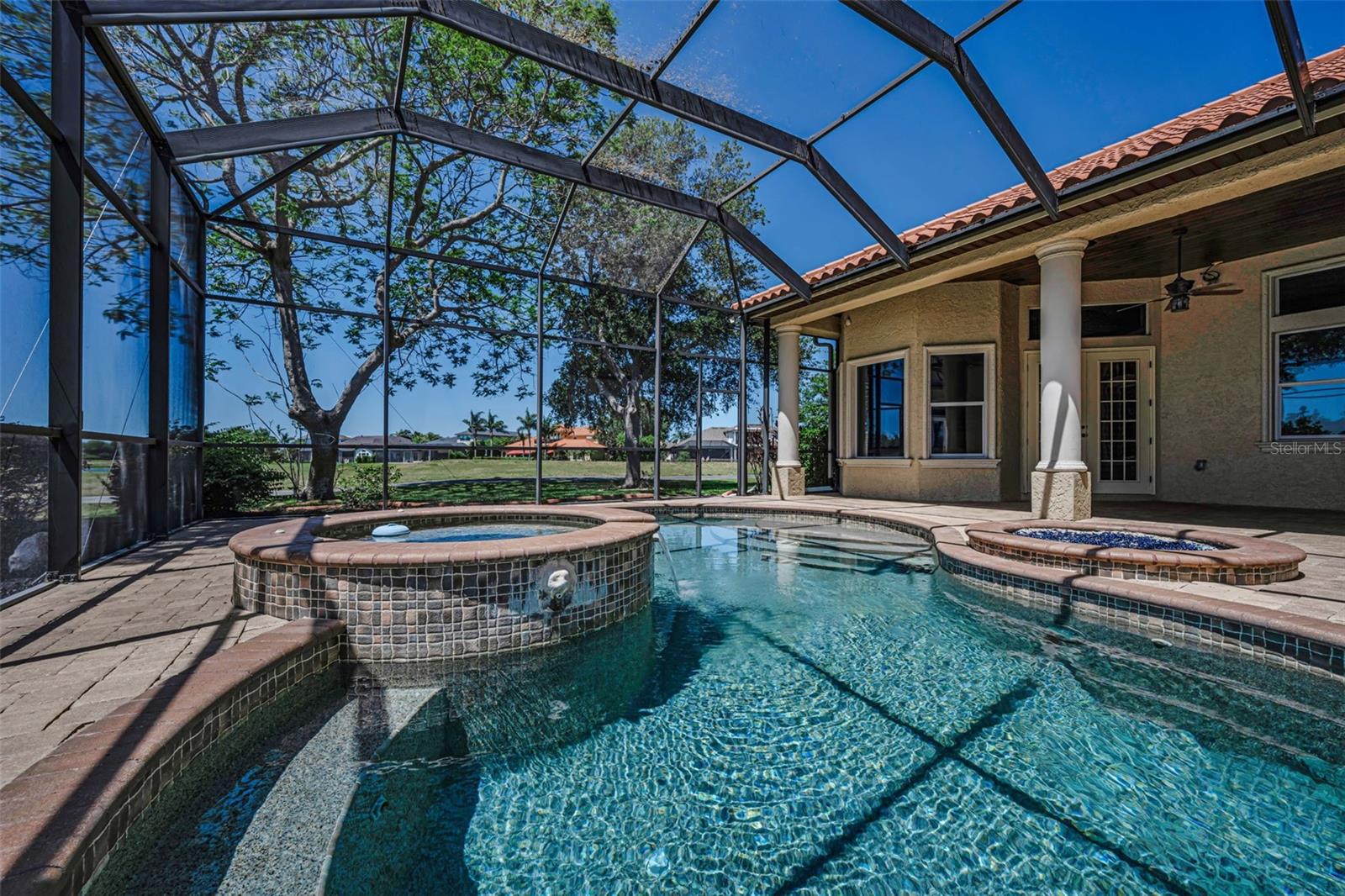 CHAMPIONS CLUB - Residential