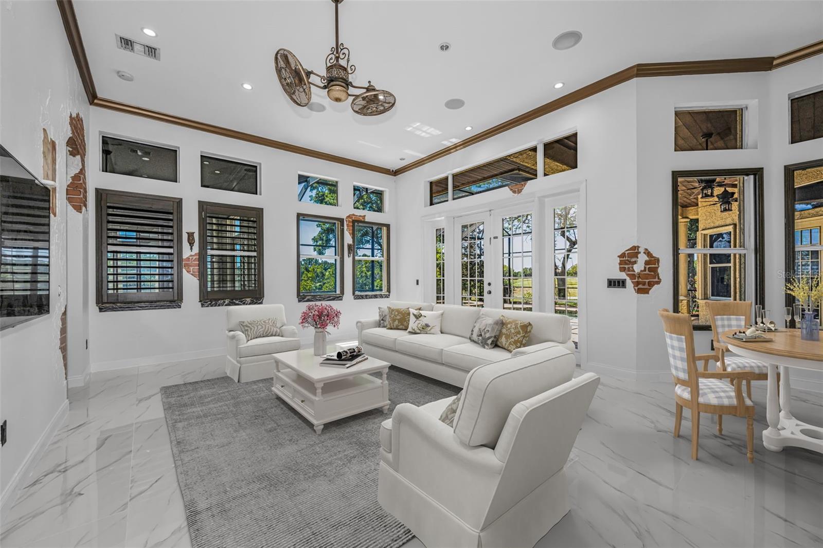 CHAMPIONS CLUB - Residential